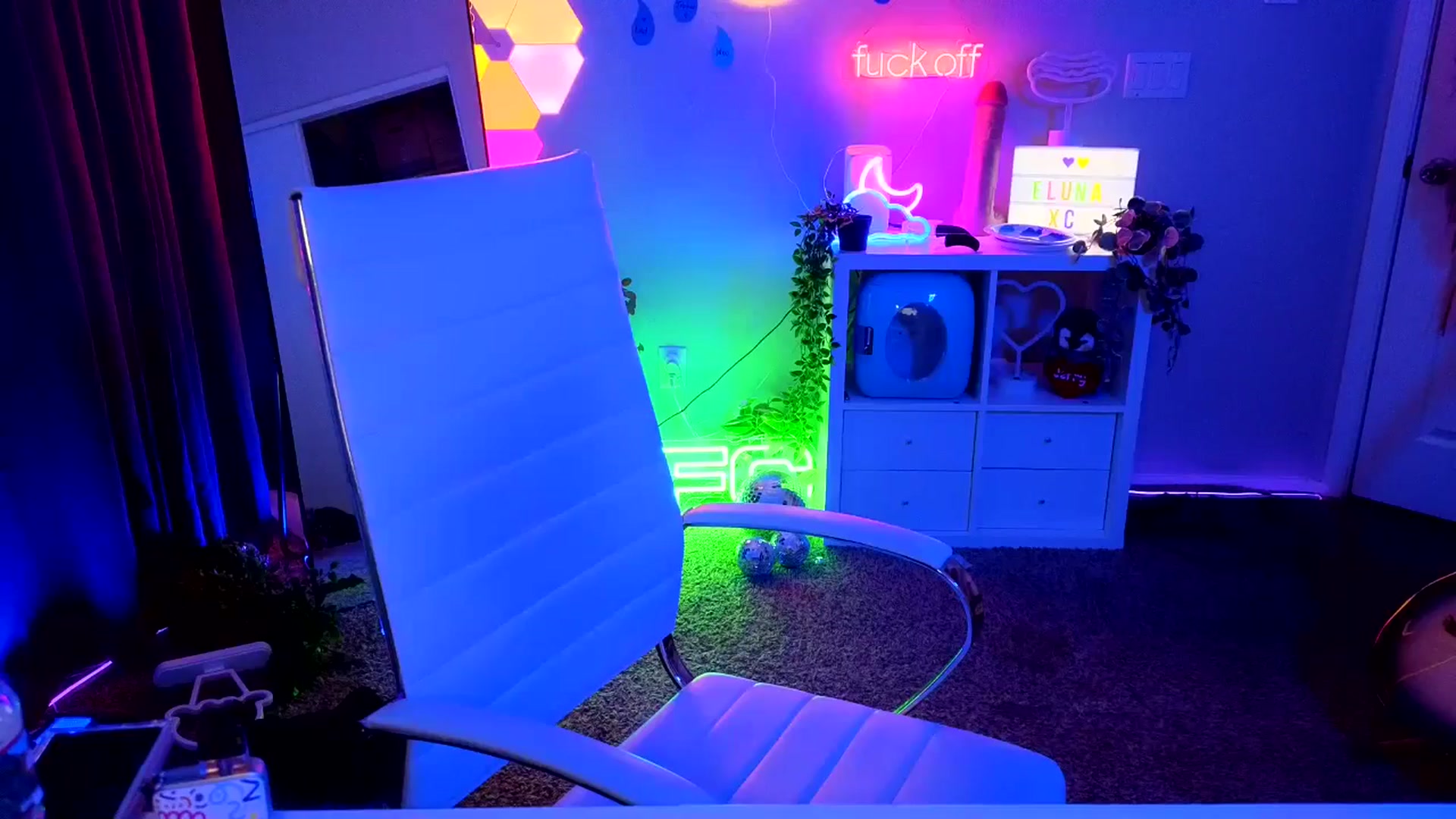 Gallery image thumbnail from elunaxc's myfreecams stream on, 04/20/2026, 03:00 image 14 of 20