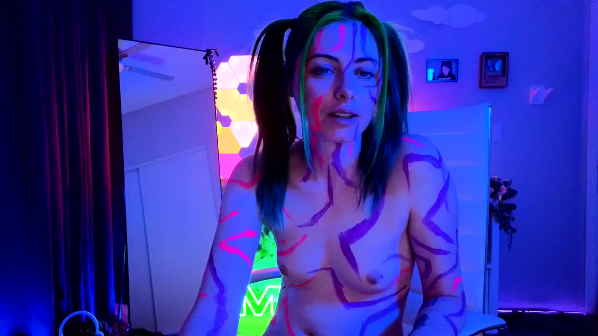 Gallery image thumbnail from elunaxc's myfreecams stream on, 04/20/2026, 03:00 image 20 of 20