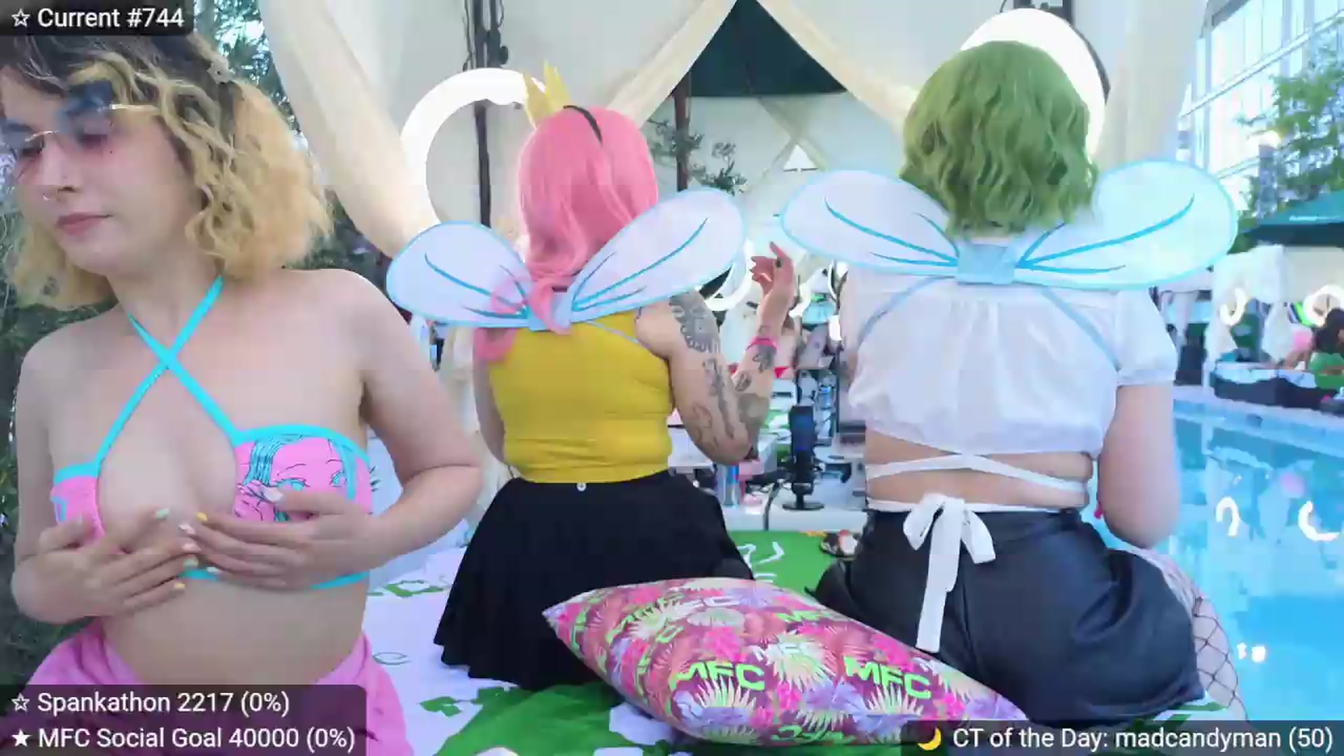 Gallery image thumbnail from elunaxc's myfreecams stream on, 05/19/2026, 02:05 image 15 of 20
