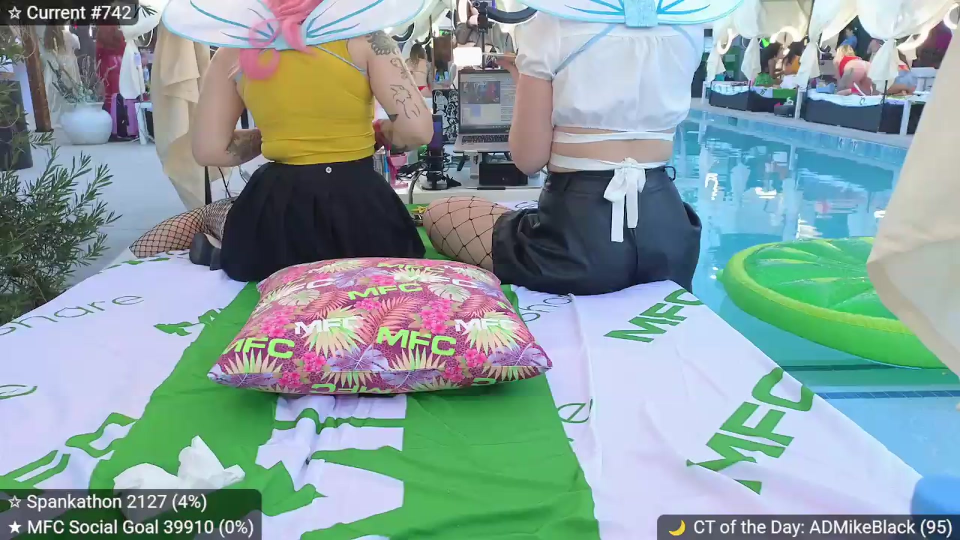 Gallery image thumbnail from elunaxc's myfreecams stream on, 05/19/2026, 02:05 image 18 of 20
