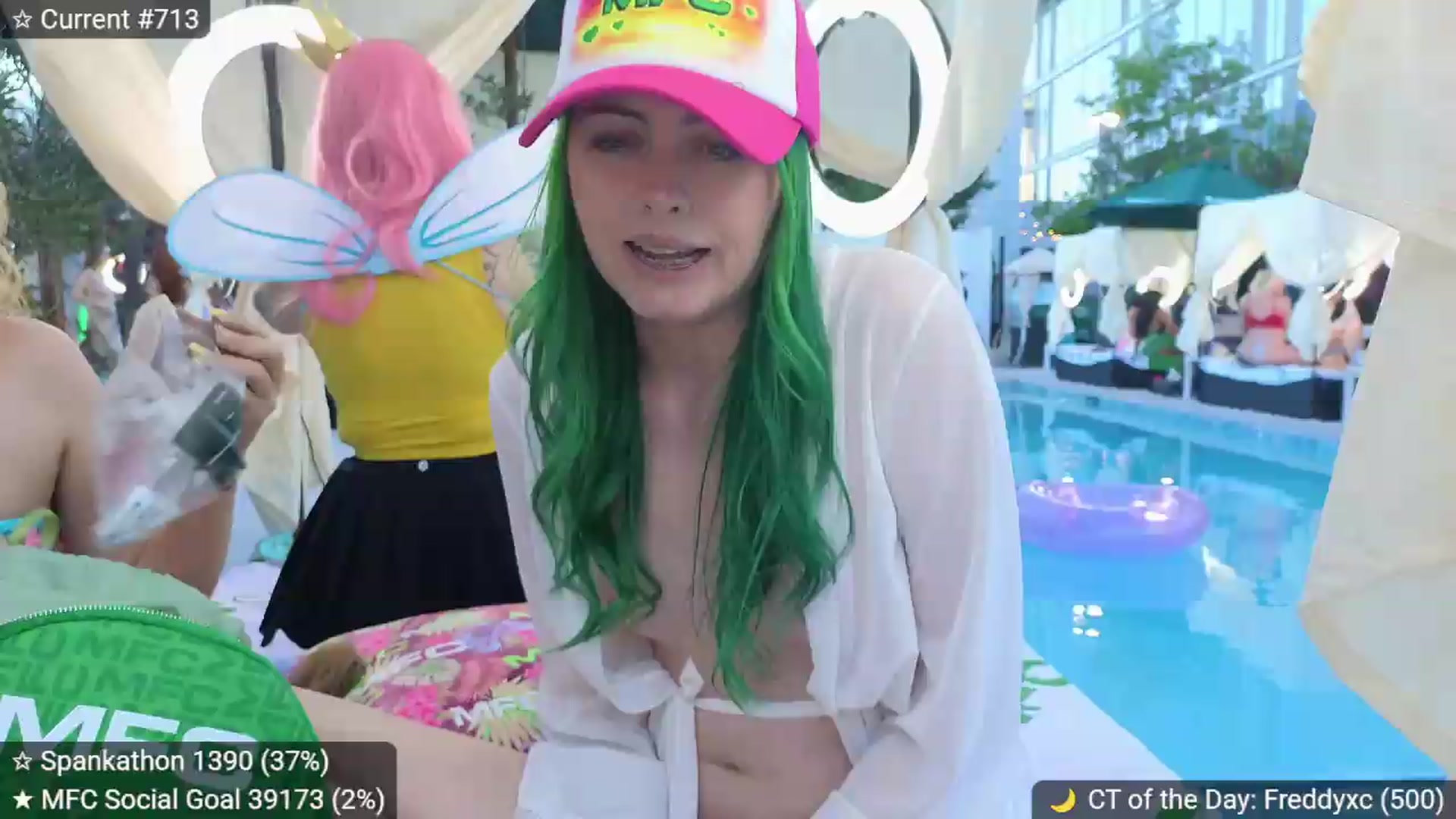 Gallery image thumbnail from elunaxc's myfreecams stream on, 05/19/2026, 04:02 image 1 of 20