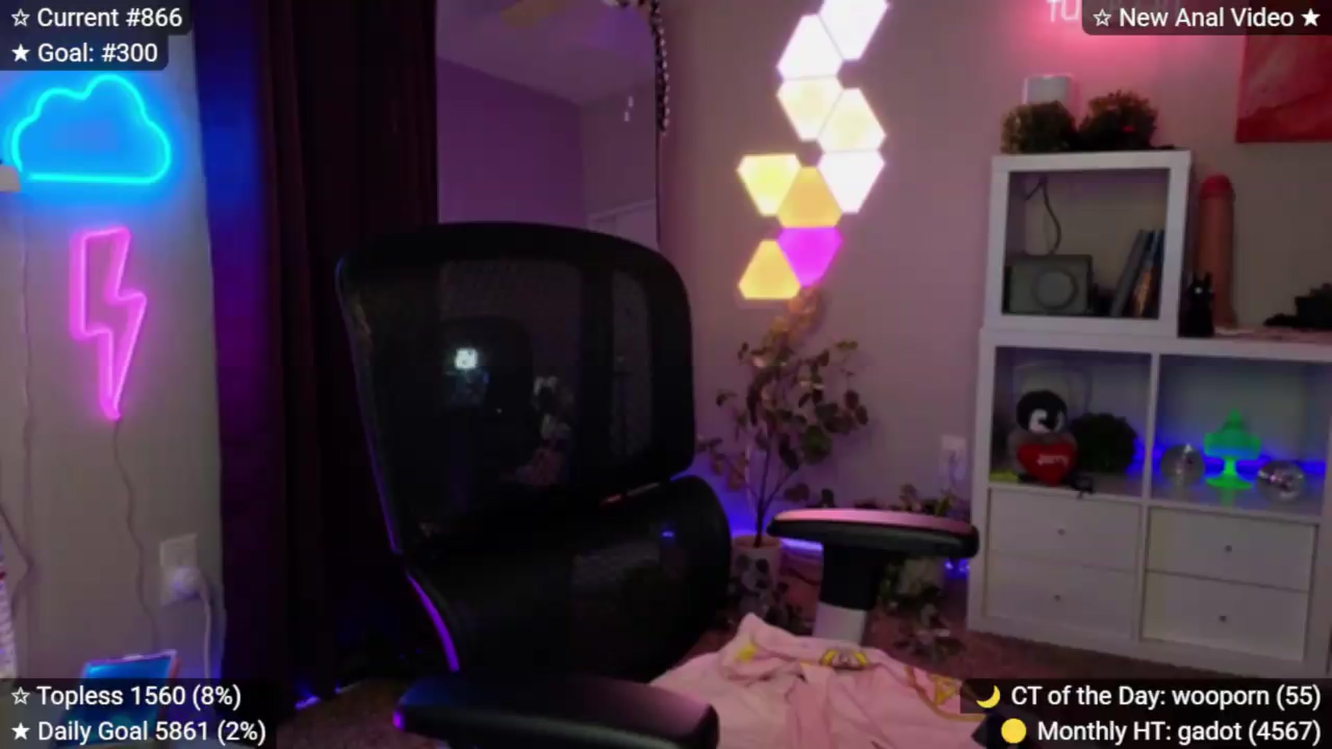 Gallery image thumbnail from elunaxc's myfreecams stream on, 07/13/2026, 24:20 image 18 of 20