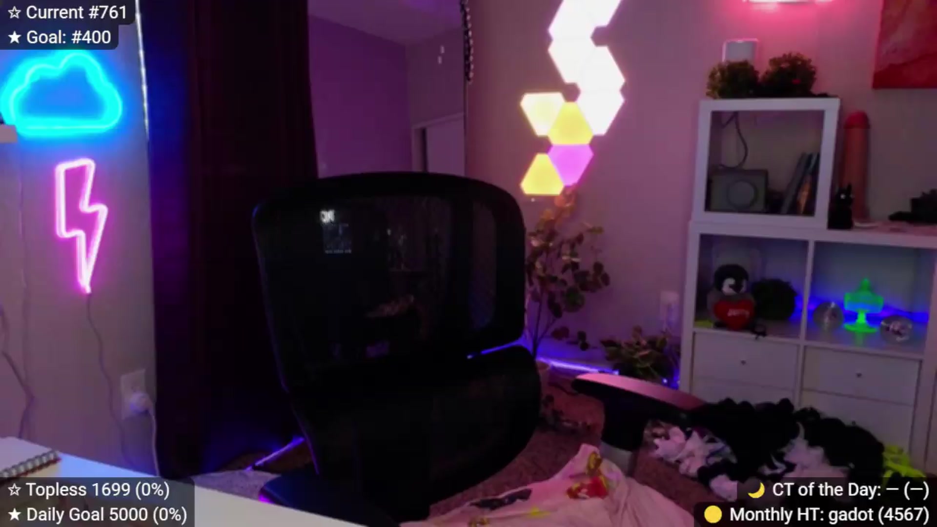 Gallery image thumbnail from elunaxc's myfreecams stream on, 07/27/2026, 24:03 image 2 of 20