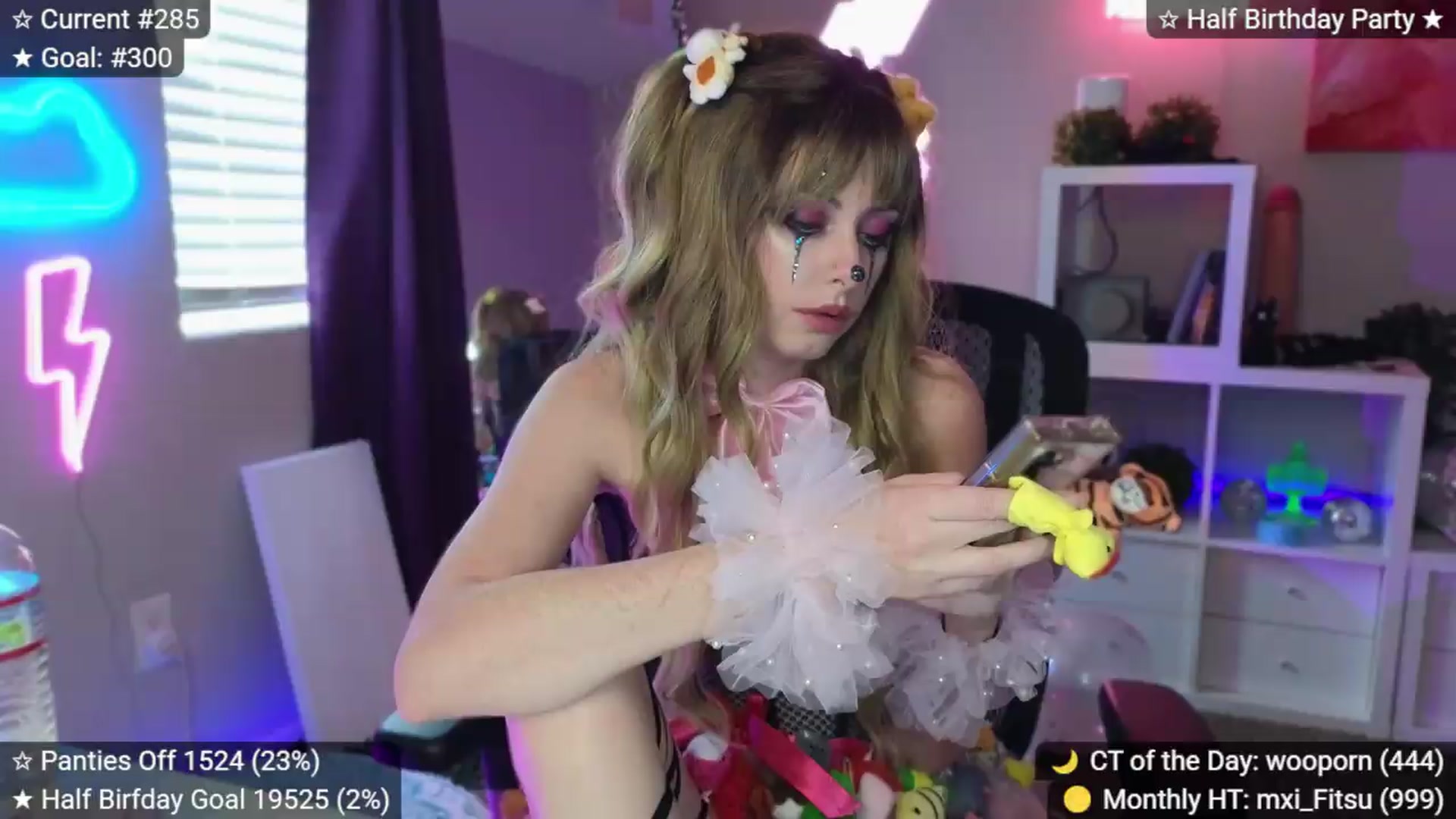 Gallery image thumbnail from elunaxc's myfreecams stream on, 08/03/2026, 24:00 image 17 of 20