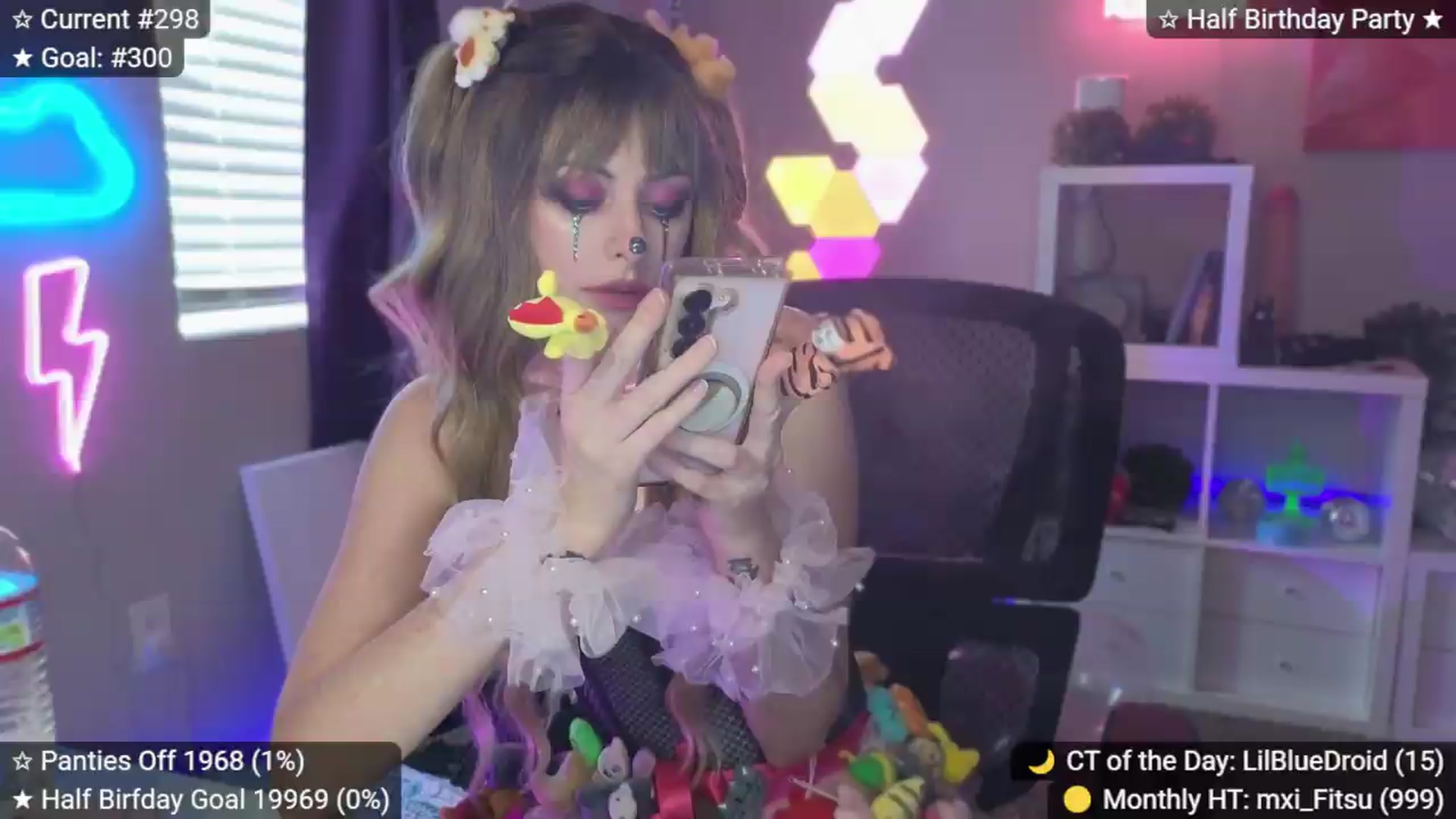 Gallery image thumbnail from elunaxc's myfreecams stream on, 08/03/2026, 24:00 image 15 of 20