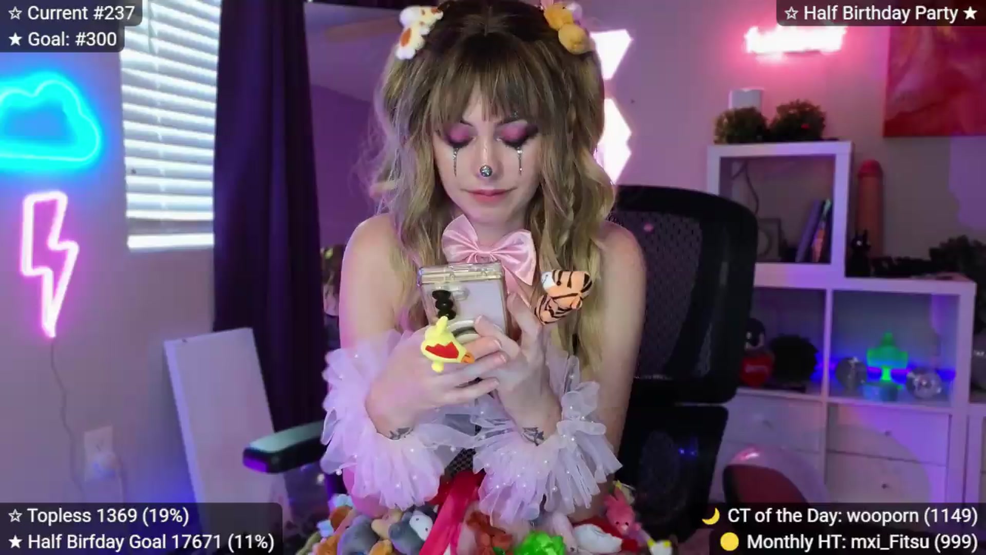 Gallery image thumbnail from elunaxc's myfreecams stream on, 08/03/2026, 03:03 image 12 of 20