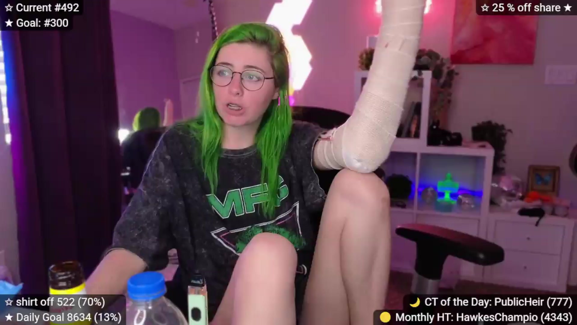 Gallery image thumbnail from elunaxc's myfreecams stream on, 08/17/2026, 01:57 image 15 of 20