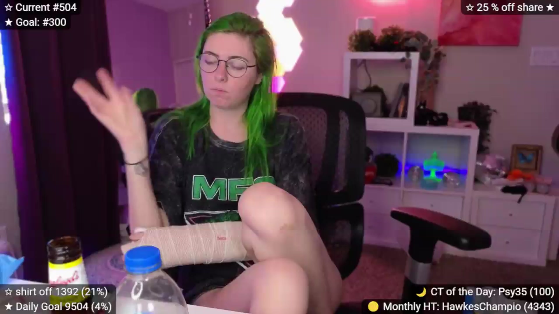 Gallery image thumbnail from elunaxc's myfreecams stream on, 08/17/2026, 01:57 image 12 of 20