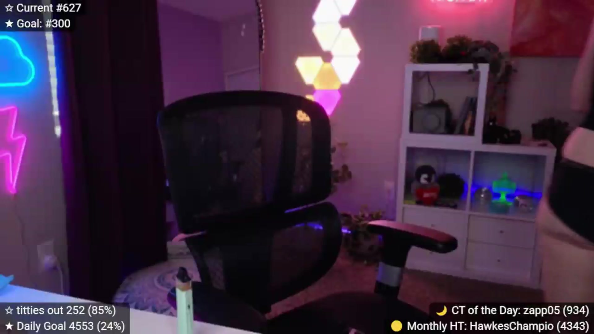 Gallery image thumbnail from elunaxc's myfreecams stream on, 08/22/2026, 03:47 image 6 of 20