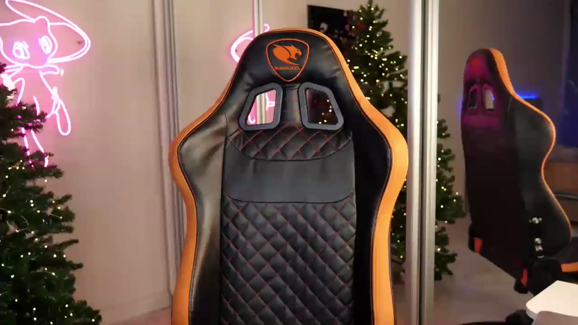 Gallery image thumbnail from em_hill's myfreecams stream on, 12/15/2022, 21:40 image 3 of 20