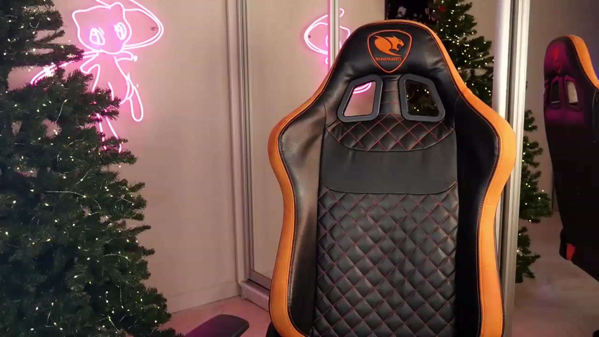Gallery image thumbnail from em_hill's myfreecams stream on, 12/25/2022, 20:42 image 1 of 20