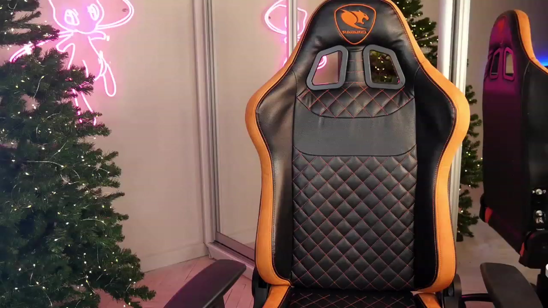Gallery image thumbnail from em_hill's myfreecams stream on, 12/28/2022, 20:36 image 3 of 20