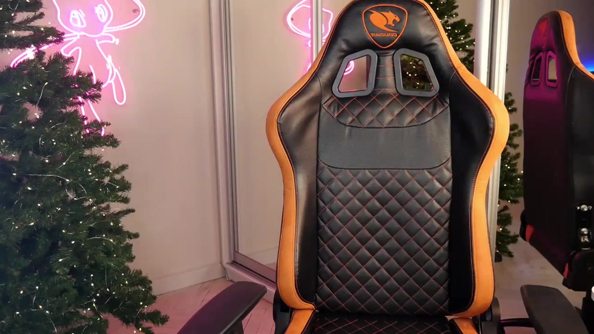 Gallery image thumbnail from em_hill's myfreecams stream on, 12/28/2022, 20:36 image 1 of 20