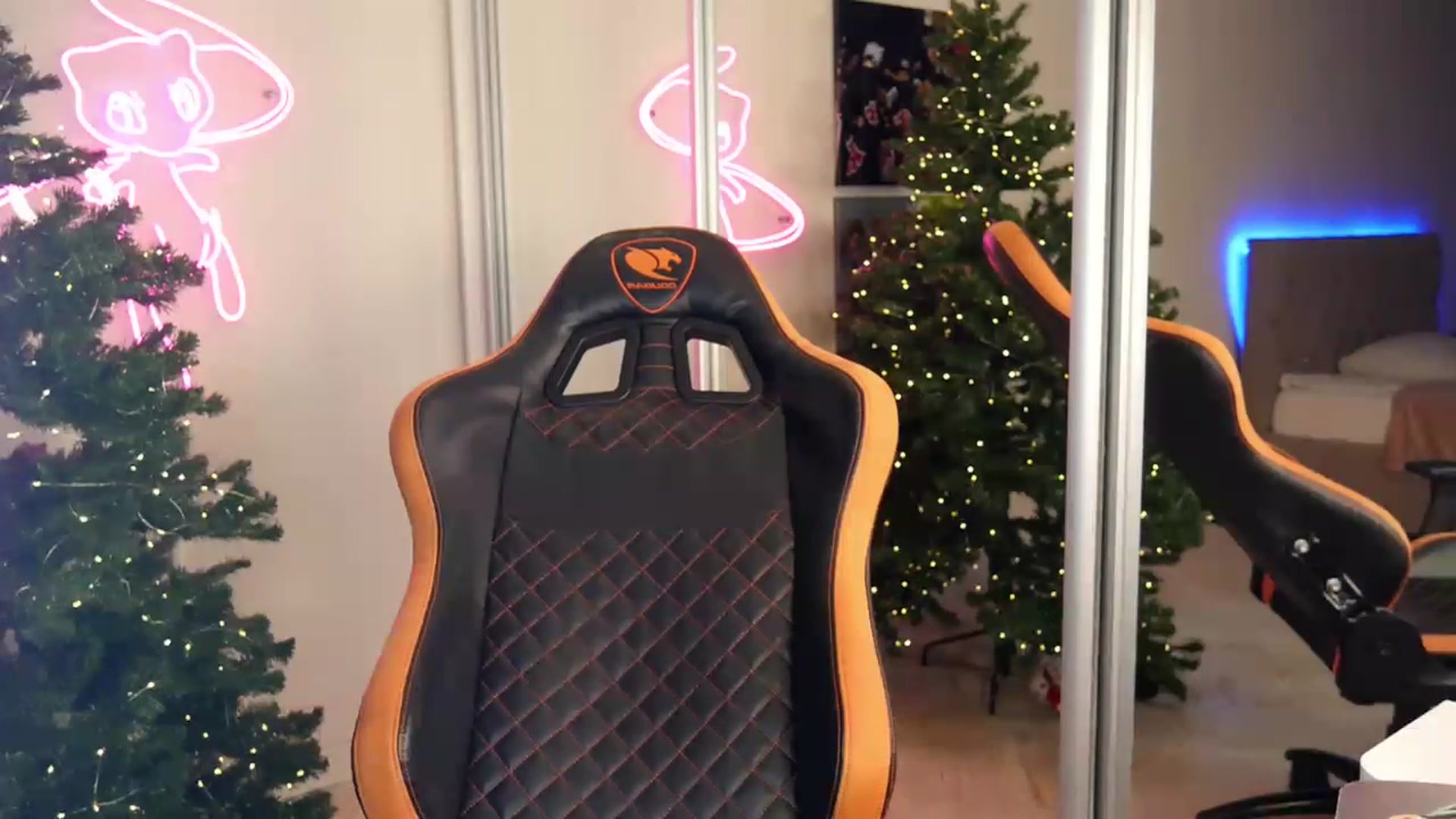 Gallery image thumbnail from em_hill's myfreecams stream on, 12/29/2022, 22:57 image 16 of 20
