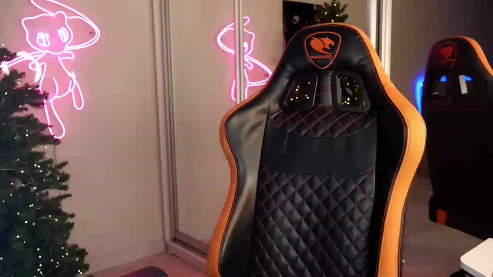 Gallery image thumbnail from em_hill's myfreecams stream on, 01/01/2023, 21:21 image 2 of 20