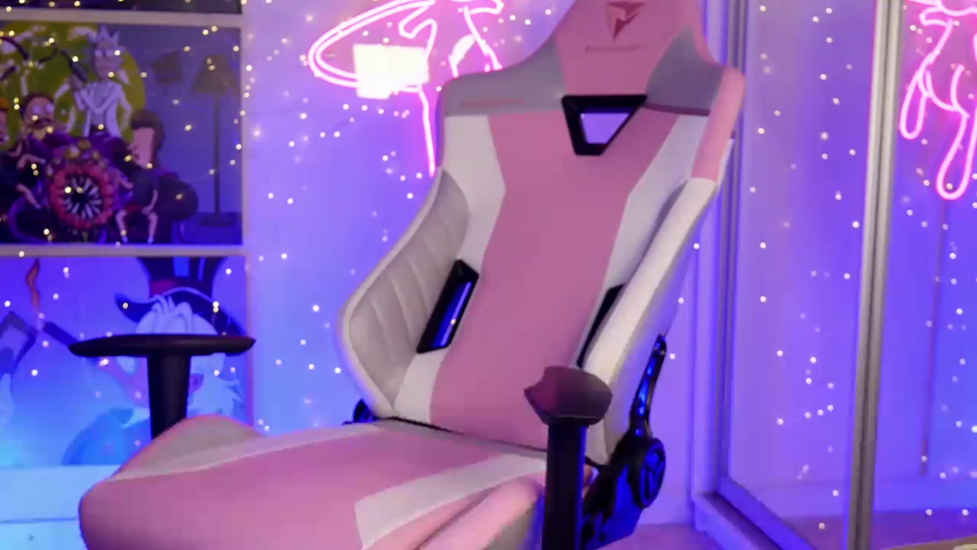 Gallery image thumbnail from em_hill's myfreecams stream on, 06/15/2023, 22:25 image 20 of 20