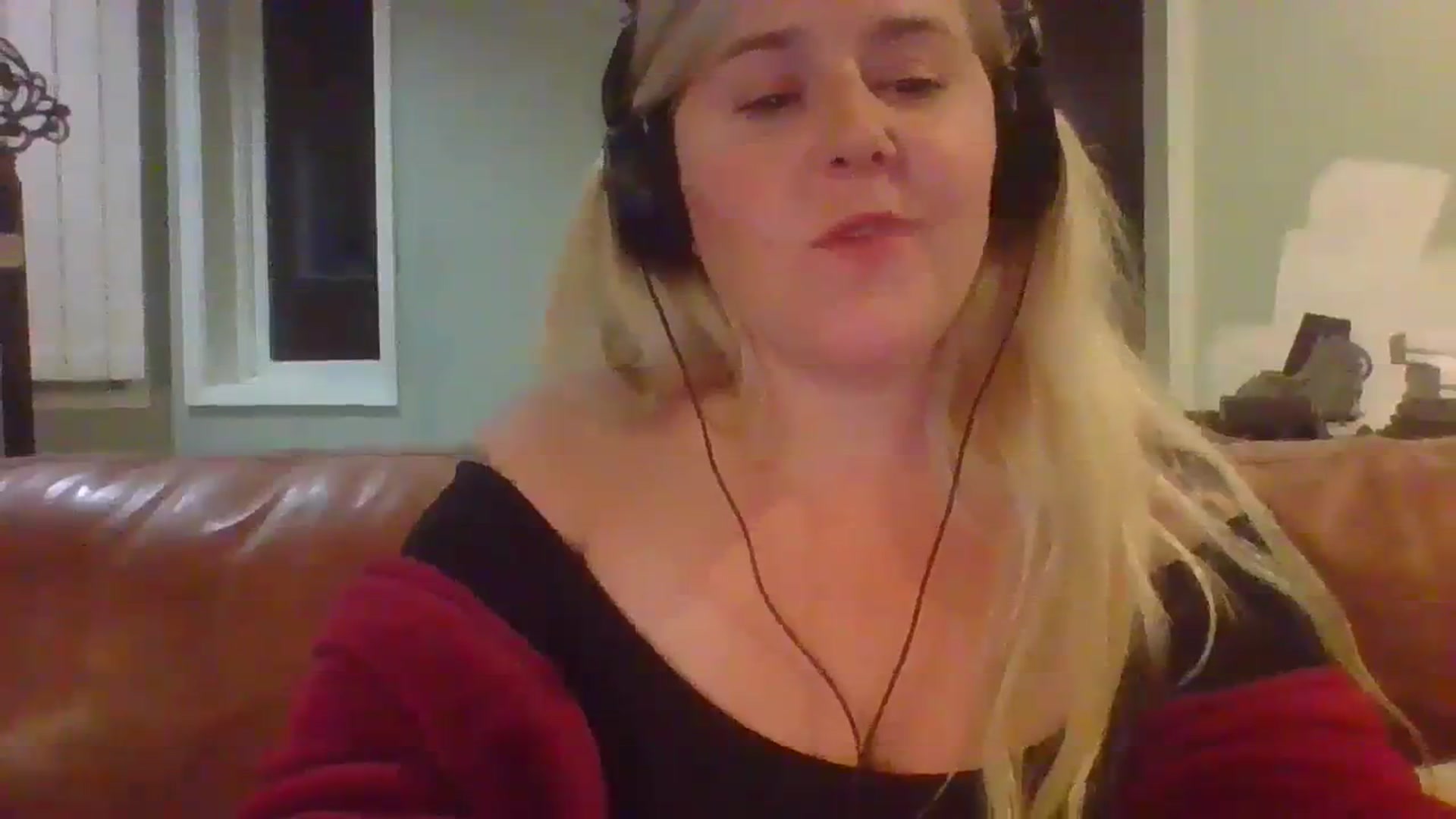 Gallery image thumbnail from embermae's myfreecams stream on, 10/30/2023, 03:23 image 15 of 20