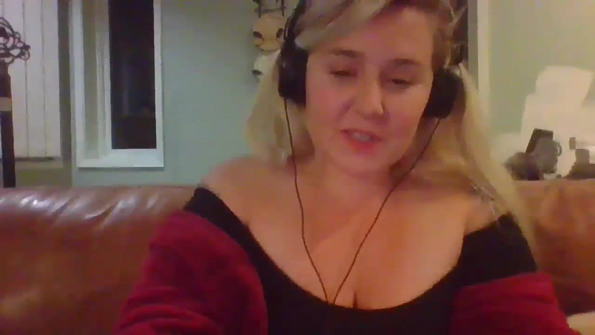 Gallery image thumbnail from embermae's myfreecams stream on, 10/30/2023, 03:23 image 17 of 20