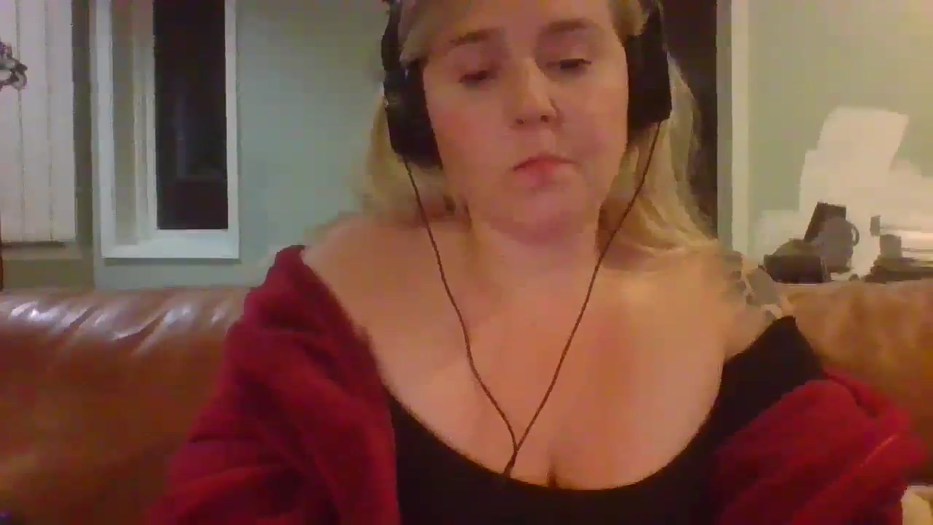 Gallery image thumbnail from embermae's myfreecams stream on, 10/30/2023, 03:23 image 6 of 20