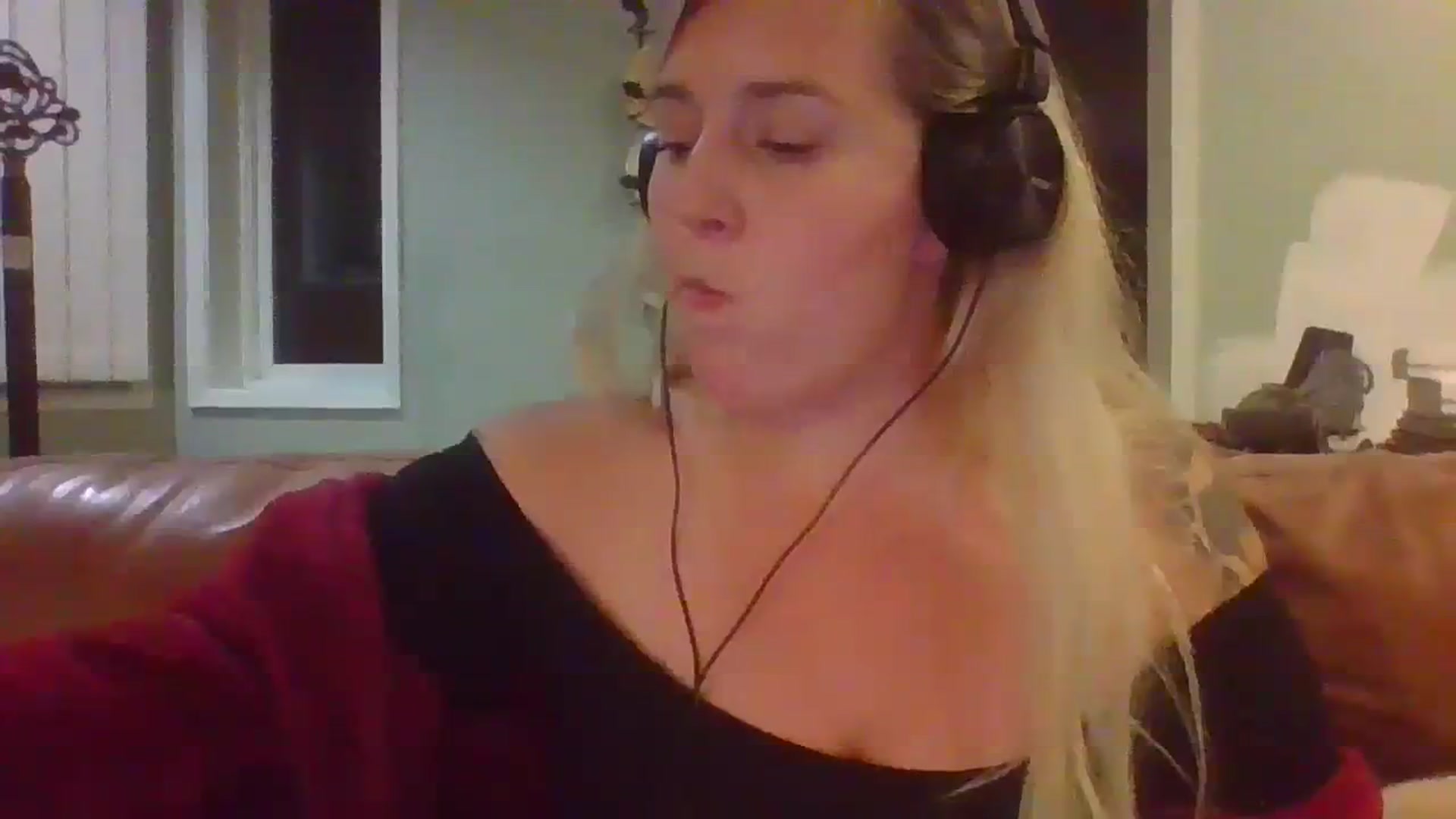 Gallery image thumbnail from embermae's myfreecams stream on, 10/30/2023, 03:23 image 20 of 20