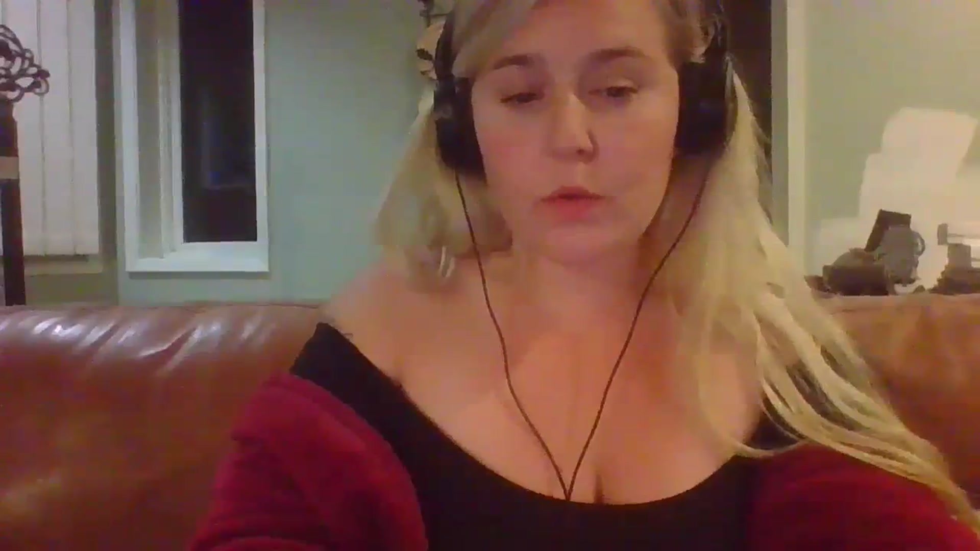 Gallery image thumbnail from embermae's myfreecams stream on, 10/30/2023, 03:23 image 18 of 20