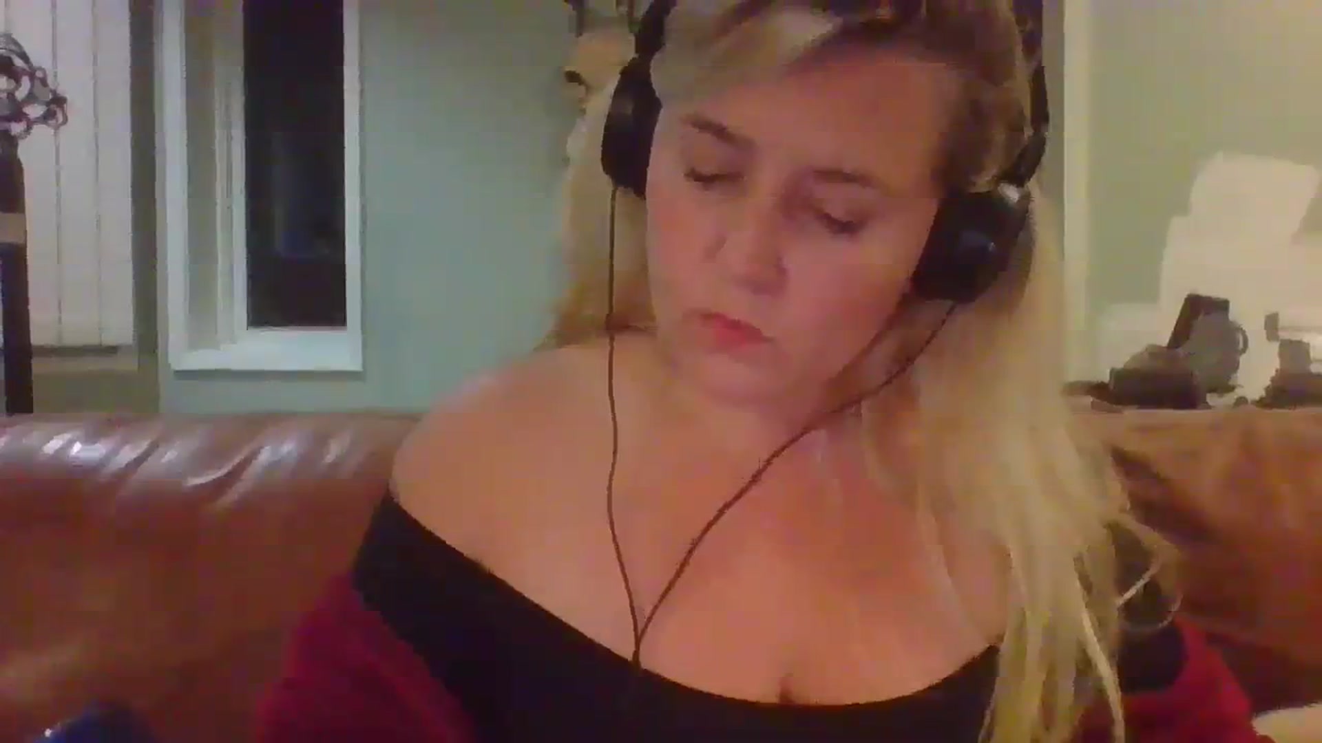 Gallery image thumbnail from embermae's myfreecams stream on, 10/30/2023, 03:23 image 11 of 20