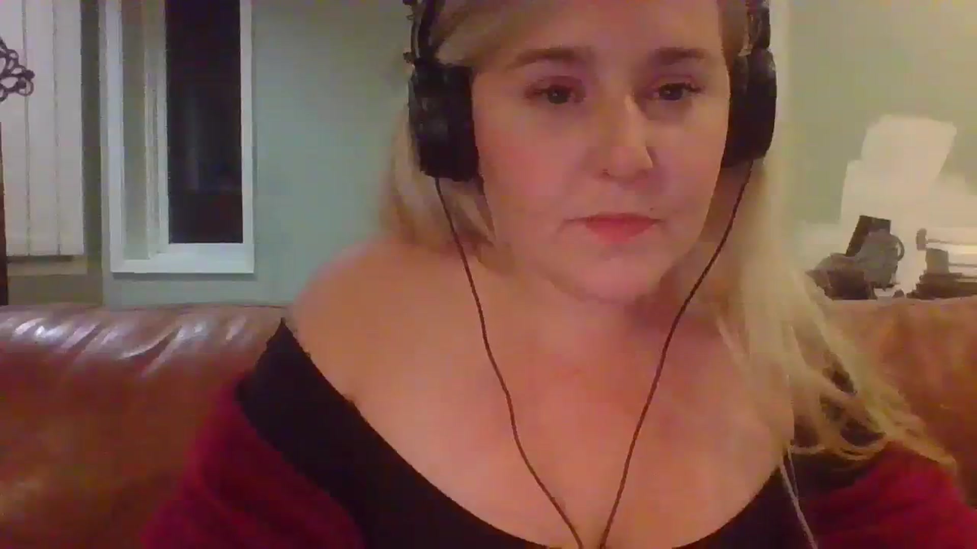Gallery image thumbnail from embermae's myfreecams stream on, 10/30/2023, 03:23 image 9 of 20