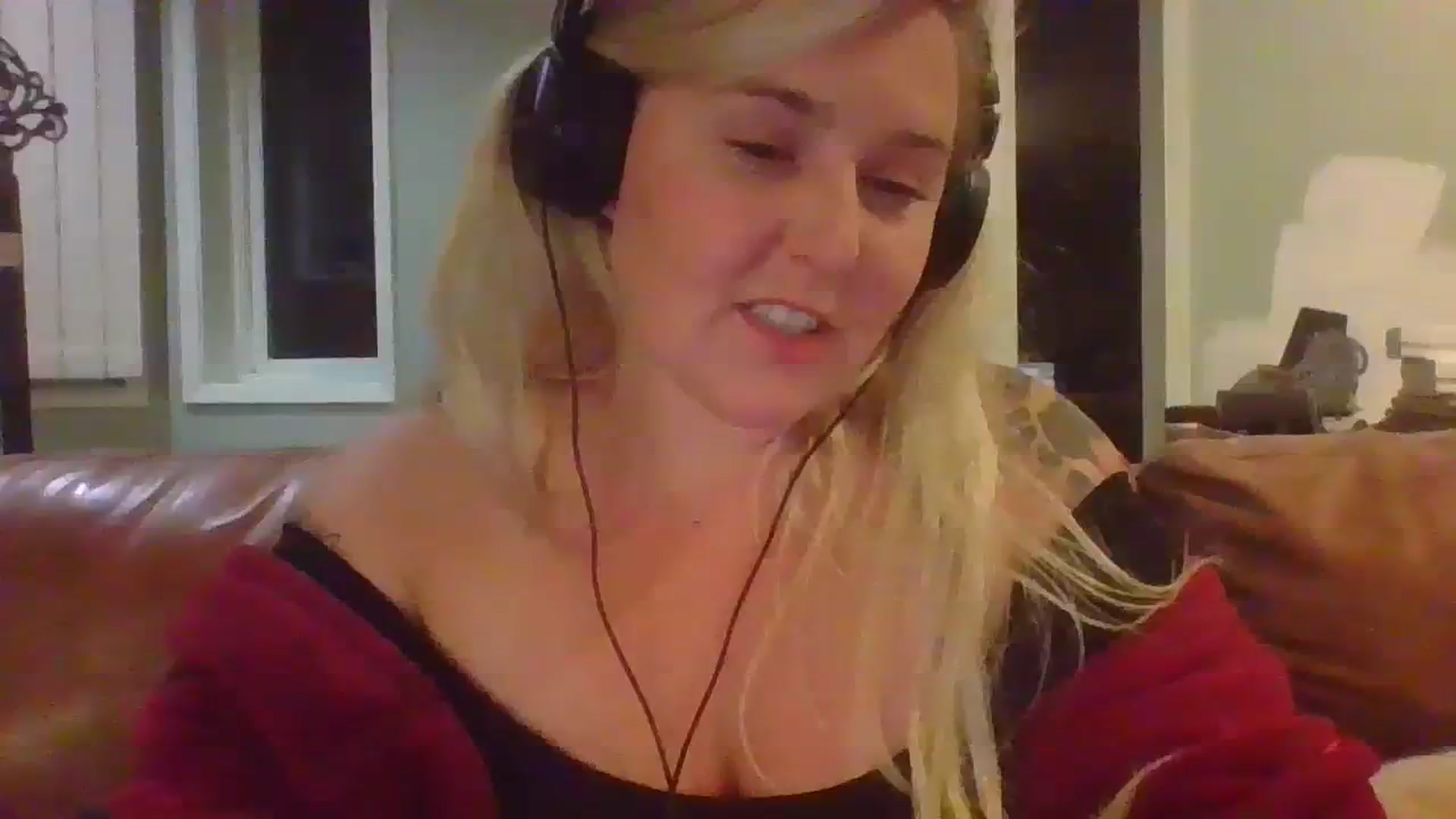 Gallery image thumbnail from embermae's myfreecams stream on, 10/30/2023, 04:13 image 1 of 20