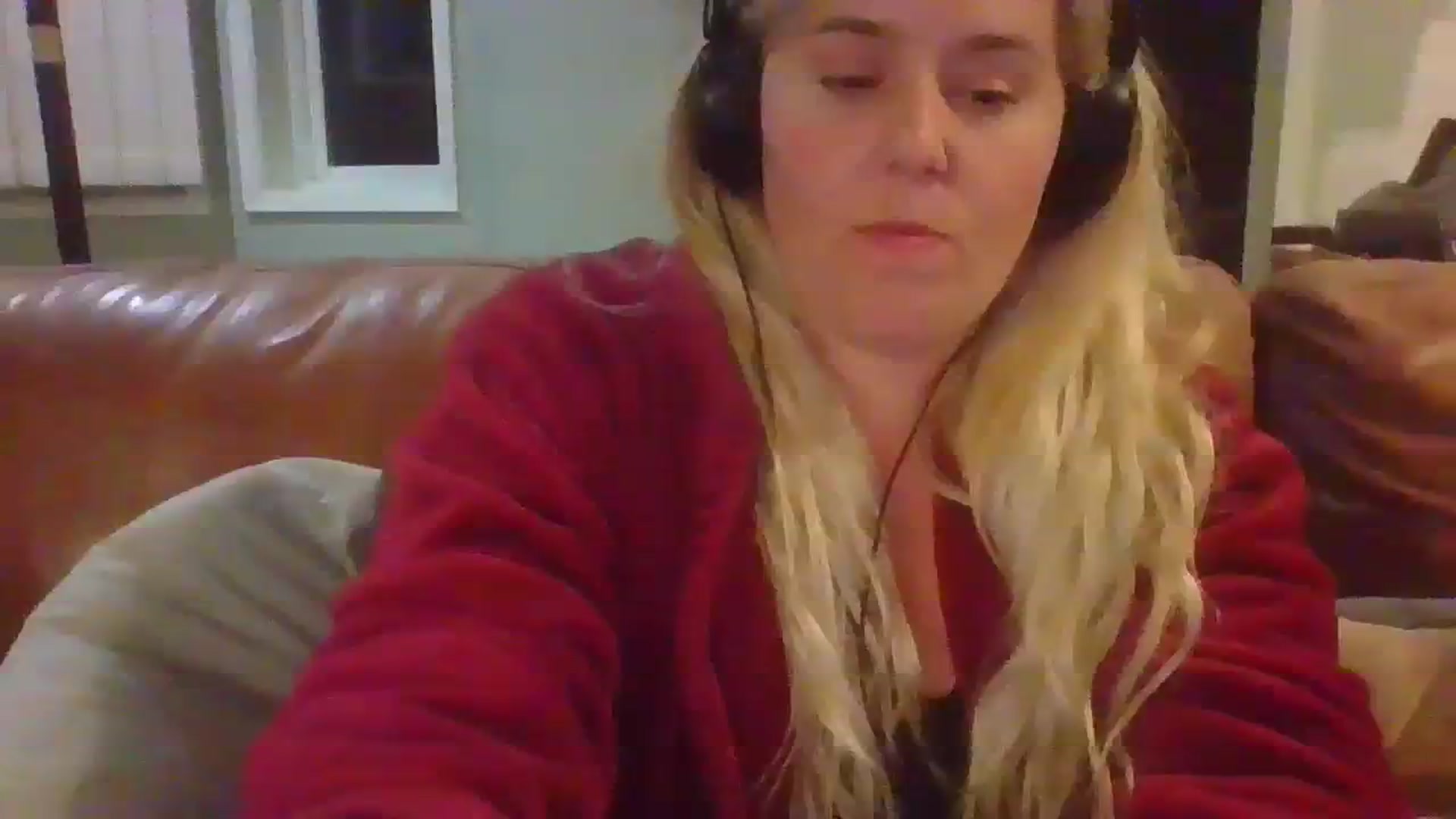 Gallery image thumbnail from embermae's myfreecams stream on, 10/30/2023, 04:13 image 10 of 20