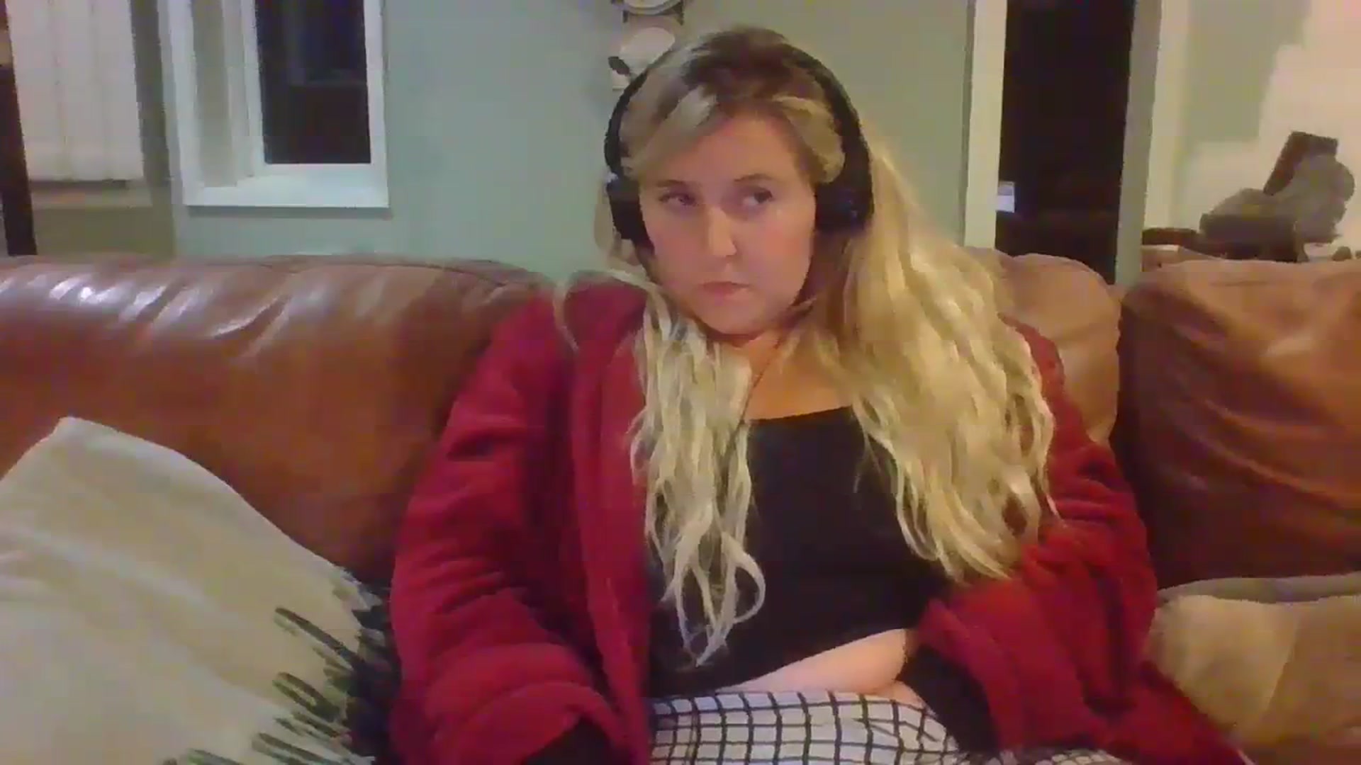 Gallery image thumbnail from embermae's myfreecams stream on, 10/30/2023, 04:13 image 17 of 20