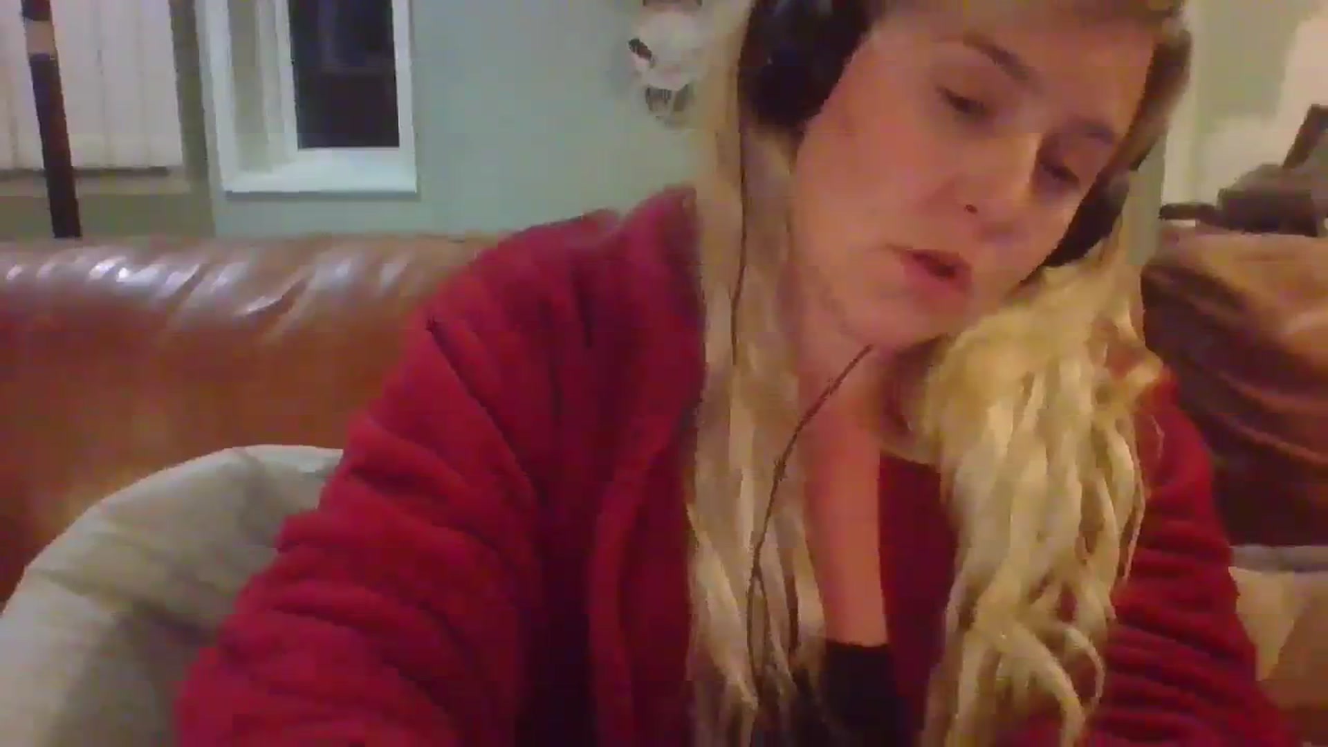 Gallery image thumbnail from embermae's myfreecams stream on, 10/30/2023, 04:13 image 9 of 20