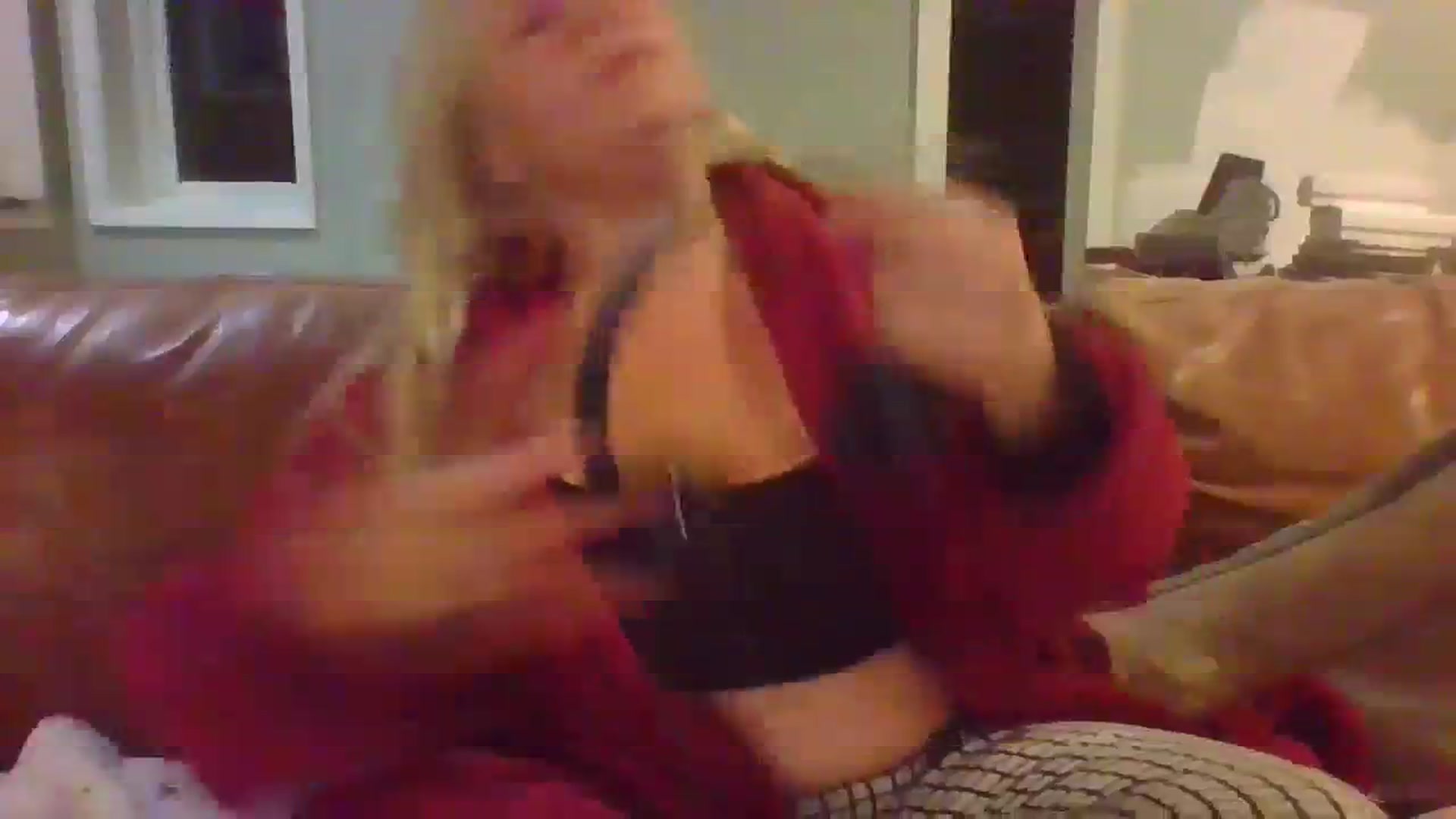 Gallery image thumbnail from embermae's myfreecams stream on, 10/30/2023, 04:13 image 7 of 20