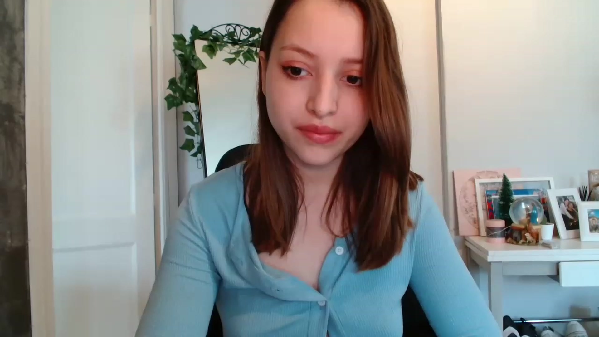 Gallery image thumbnail from emma0911's myfreecams stream on, 01/02/2023, 10:09 image 9 of 20