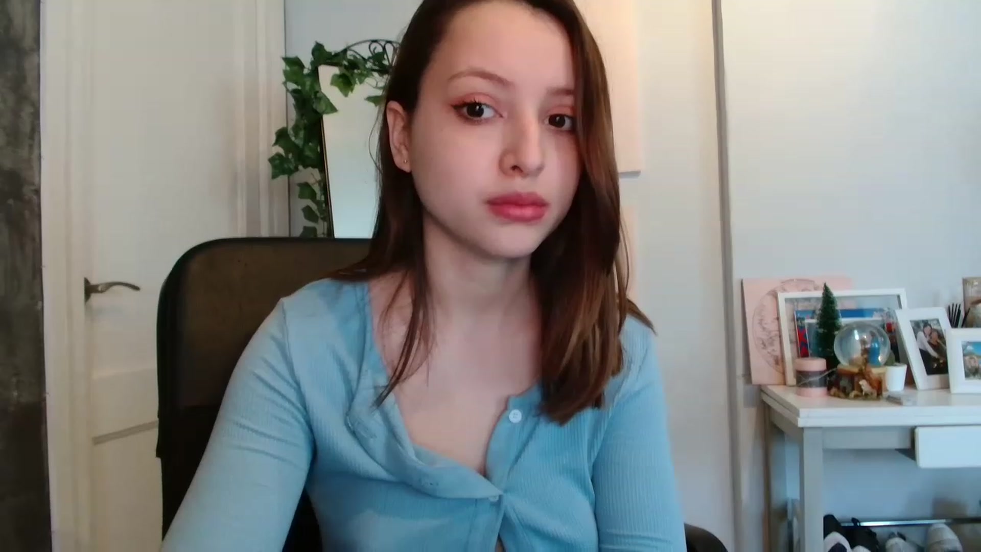 Gallery image thumbnail from emma0911's myfreecams stream on, 01/02/2023, 10:09 image 18 of 20