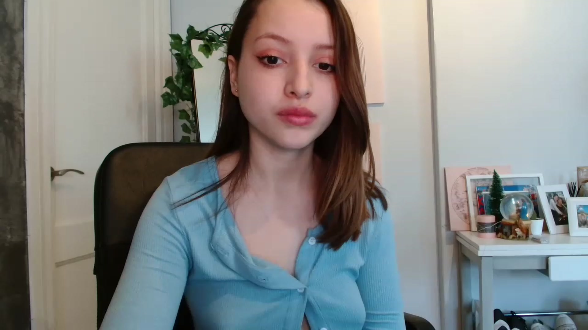 Gallery image thumbnail from emma0911's myfreecams stream on, 01/02/2023, 10:09 image 15 of 20