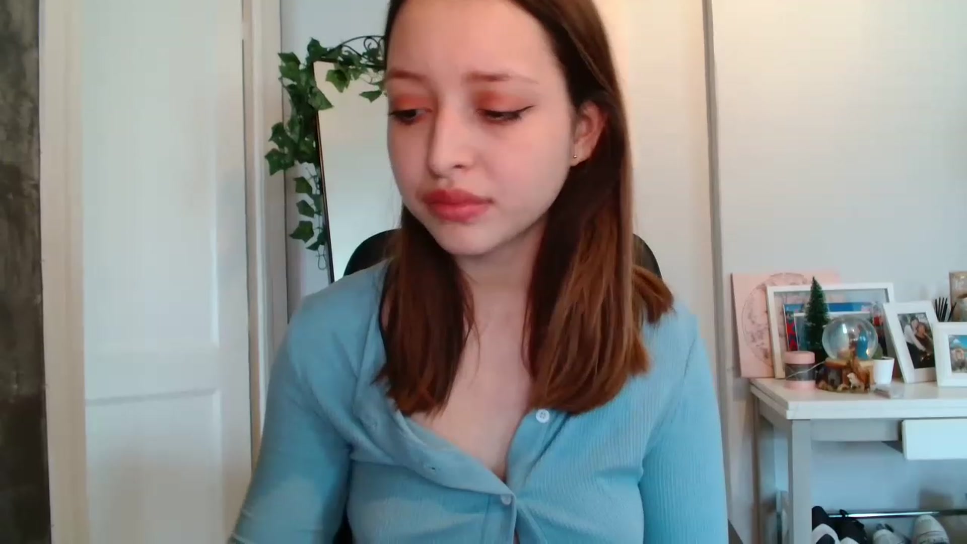 Gallery image thumbnail from emma0911's myfreecams stream on, 01/02/2023, 10:09 image 7 of 20