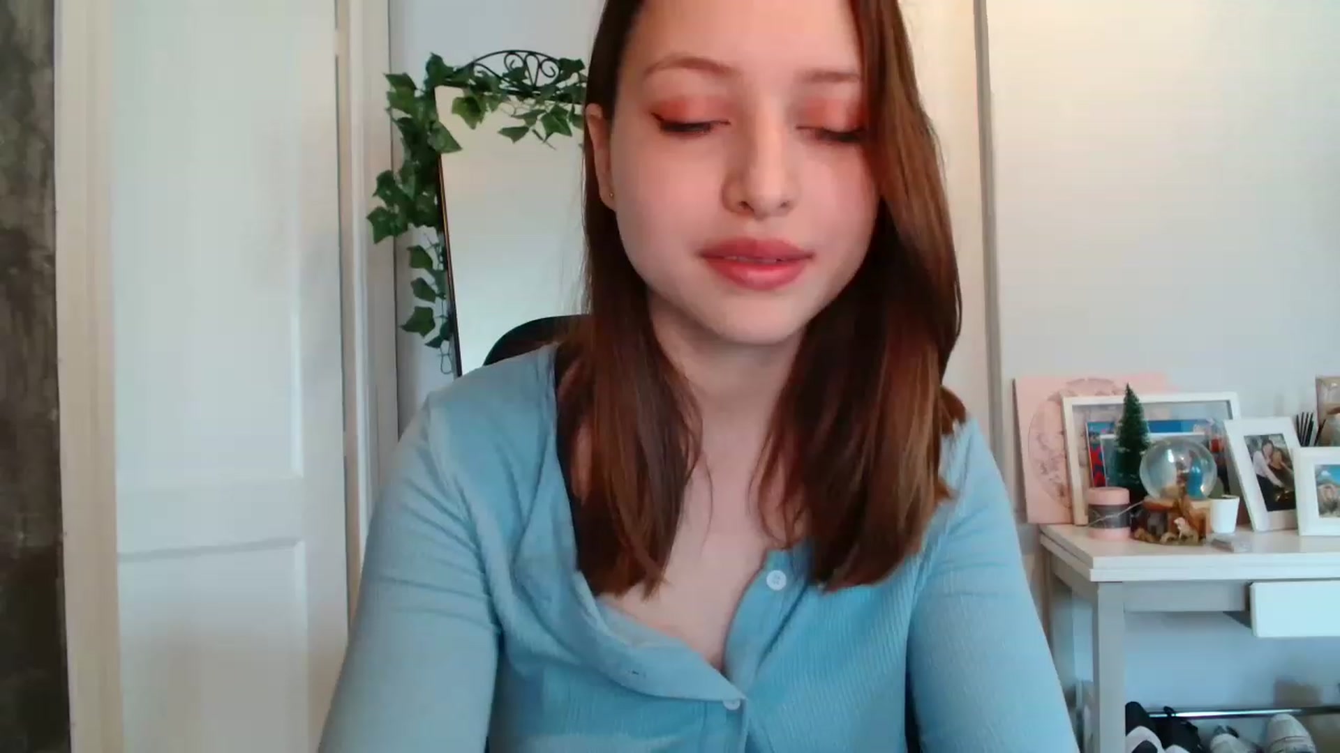 Gallery image thumbnail from emma0911's myfreecams stream on, 01/02/2023, 10:09 image 8 of 20
