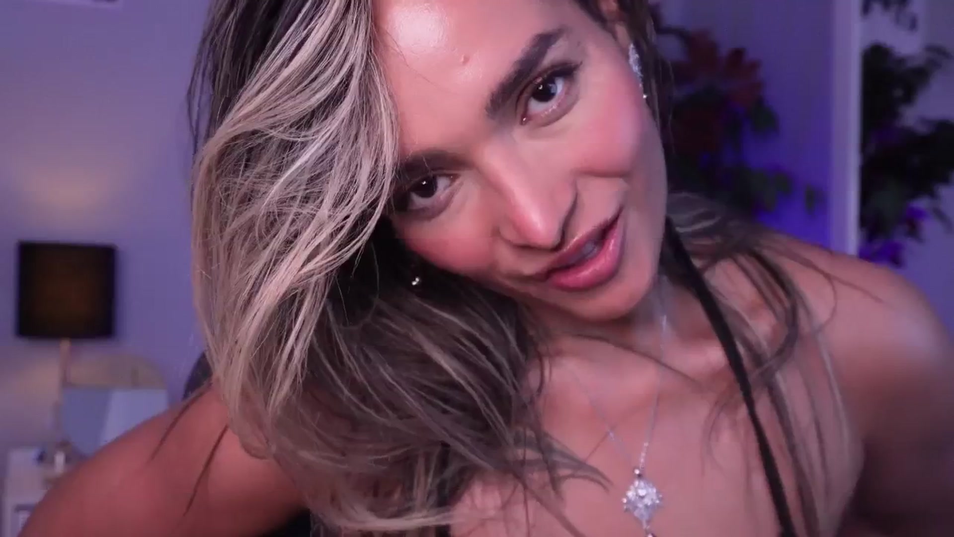 Gallery image thumbnail from emma_colucci's myfreecams stream on, 01/14/2025, 01:24 image 7 of 20