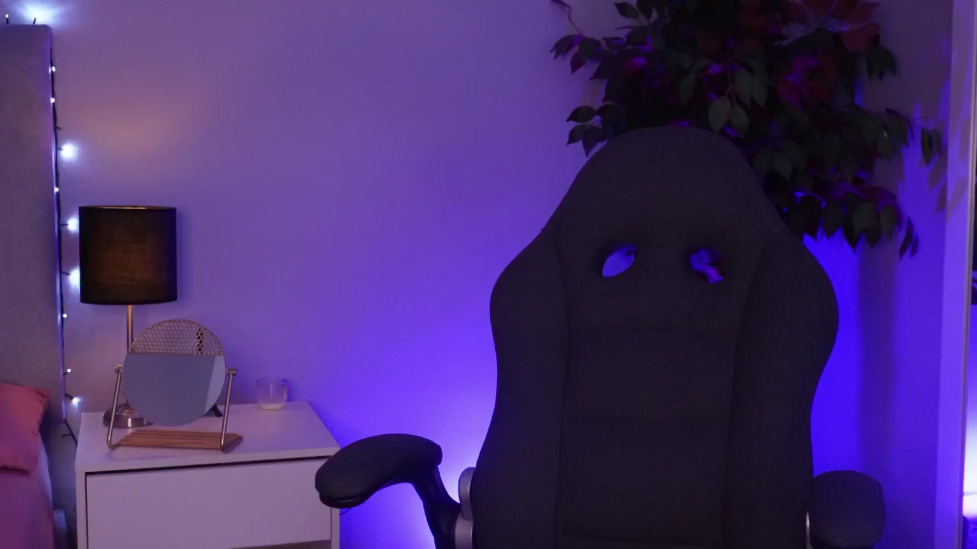 Gallery image thumbnail from emma_colucci's myfreecams stream on, 01/14/2025, 21:25 image 10 of 20