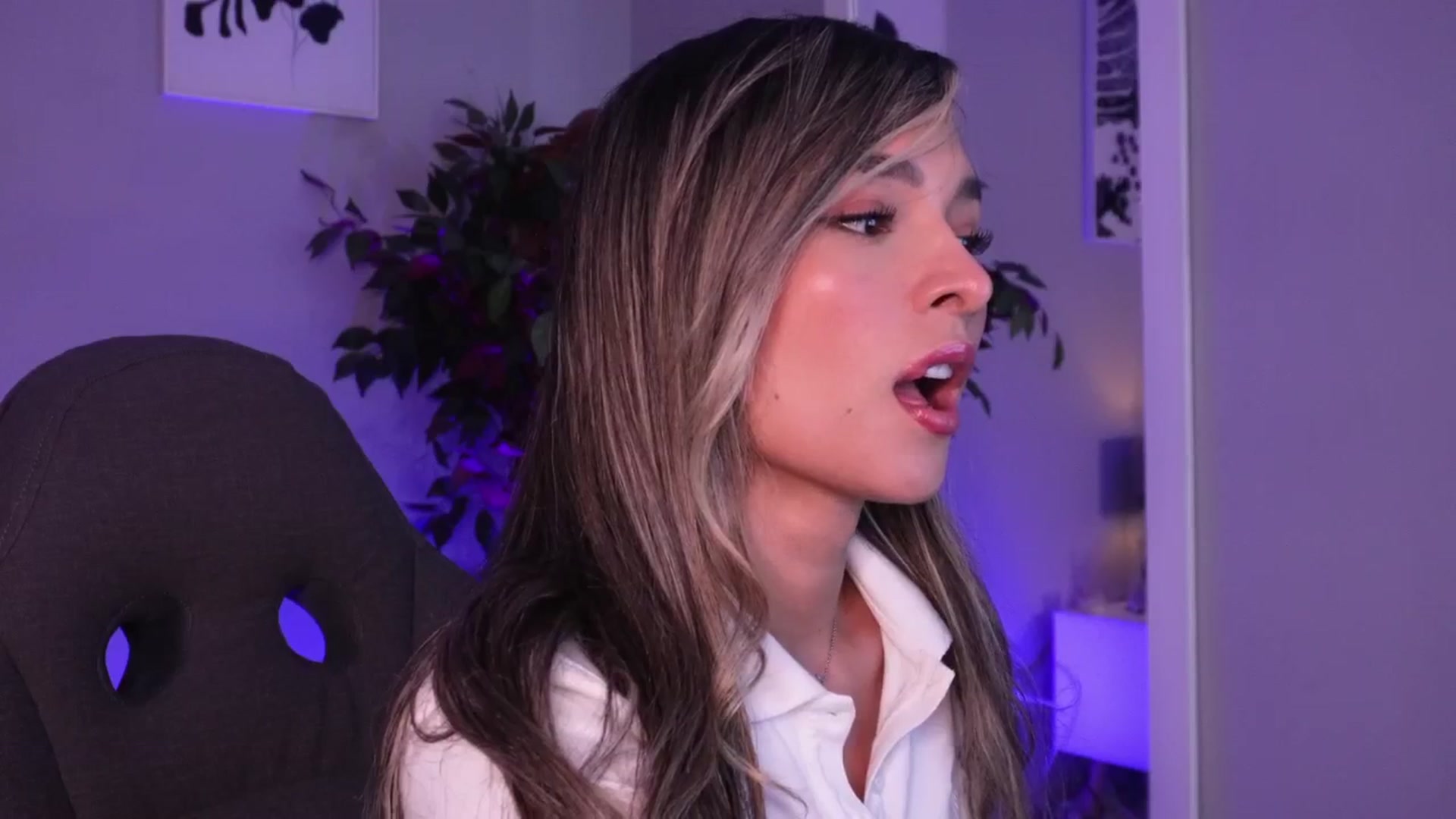 Gallery image thumbnail from emma_colucci's myfreecams stream on, 01/19/2025, 19:33 image 3 of 20