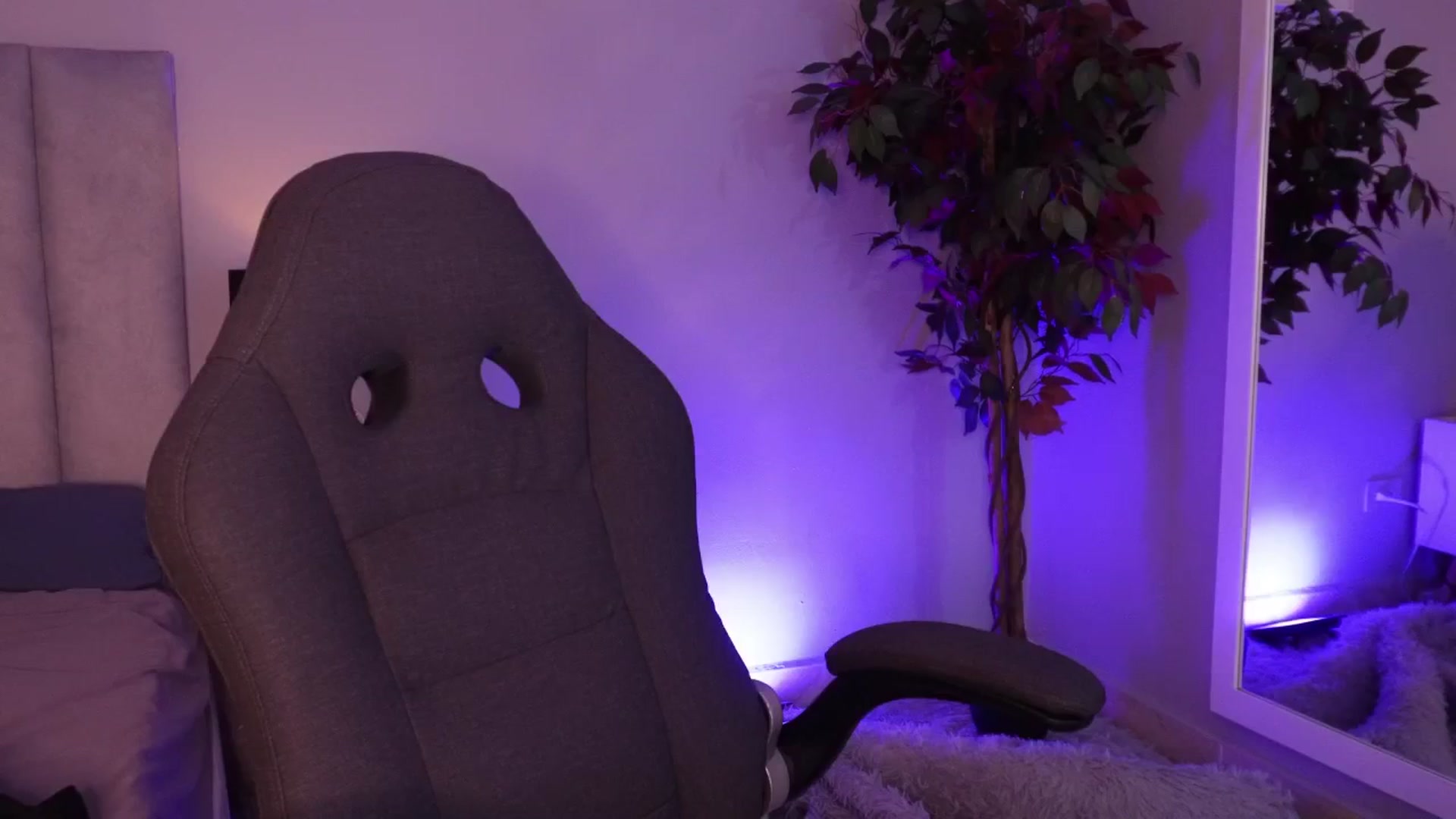 Gallery image thumbnail from emma_colucci's myfreecams stream on, 01/20/2025, 22:16 image 18 of 20
