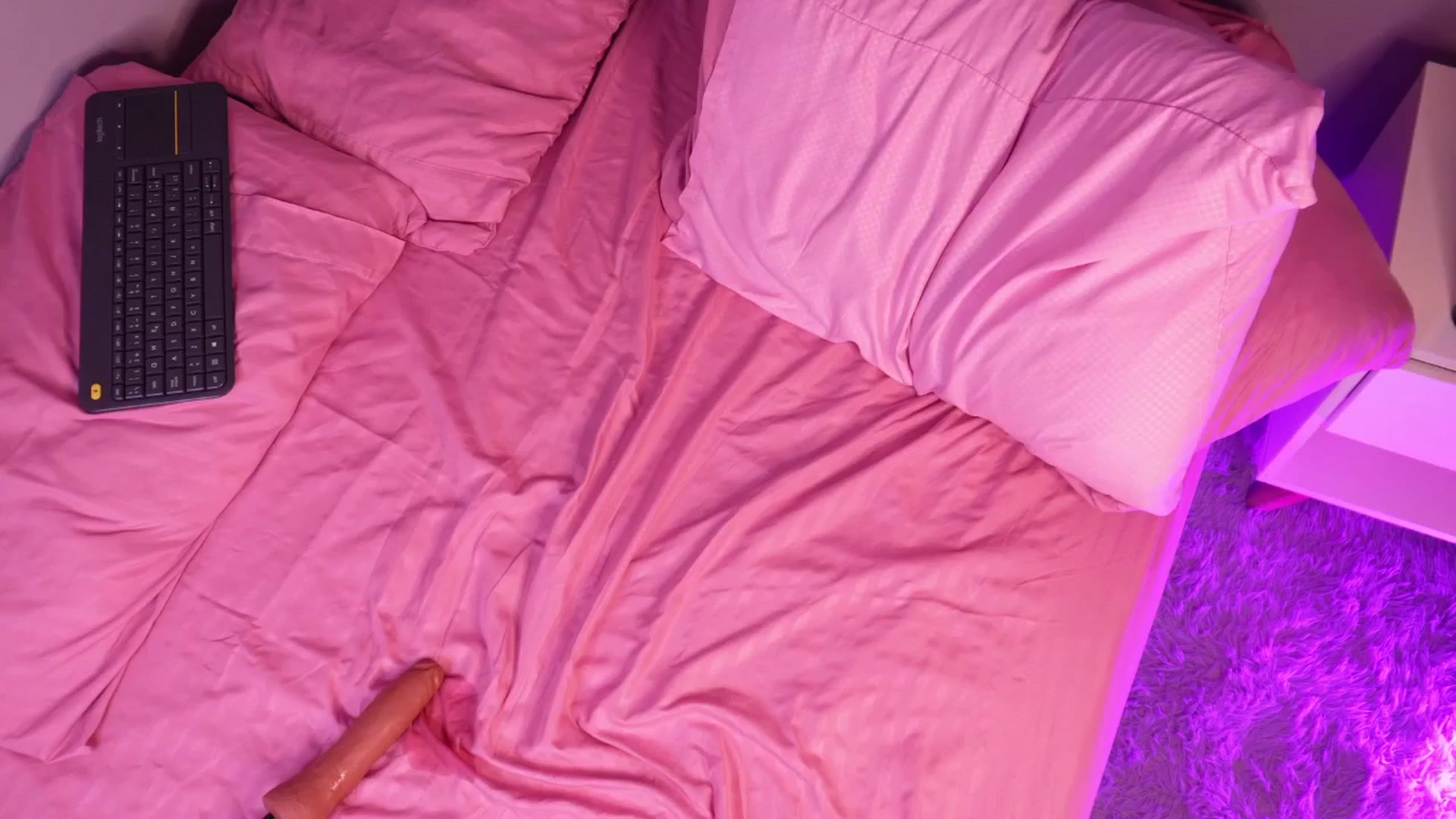 Gallery image thumbnail from emma_colucci's myfreecams stream on, 05/18/2025, 22:03 image 1 of 20