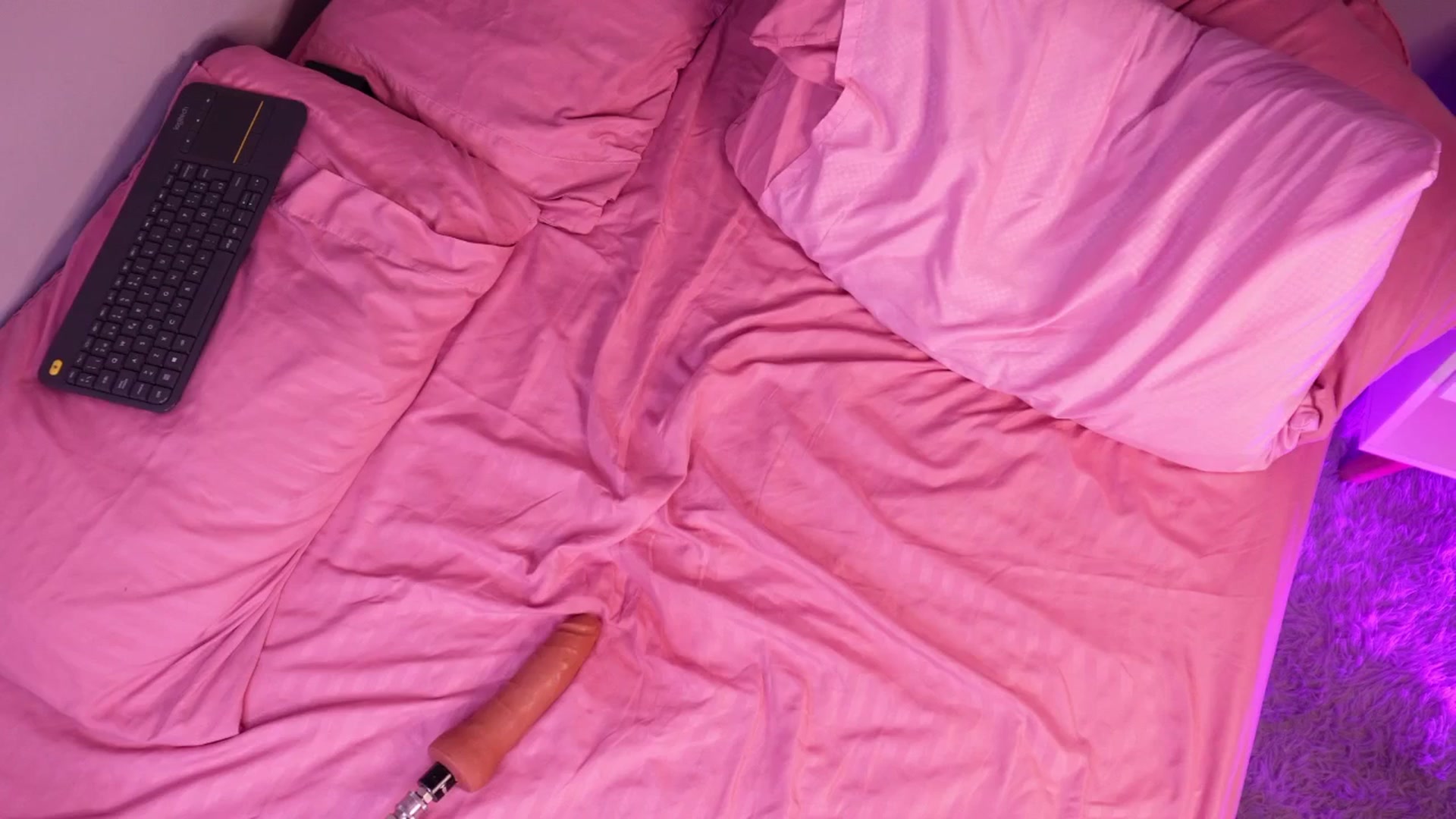 Gallery image thumbnail from emma_colucci's myfreecams stream on, 05/19/2025, 24:44 image 7 of 20