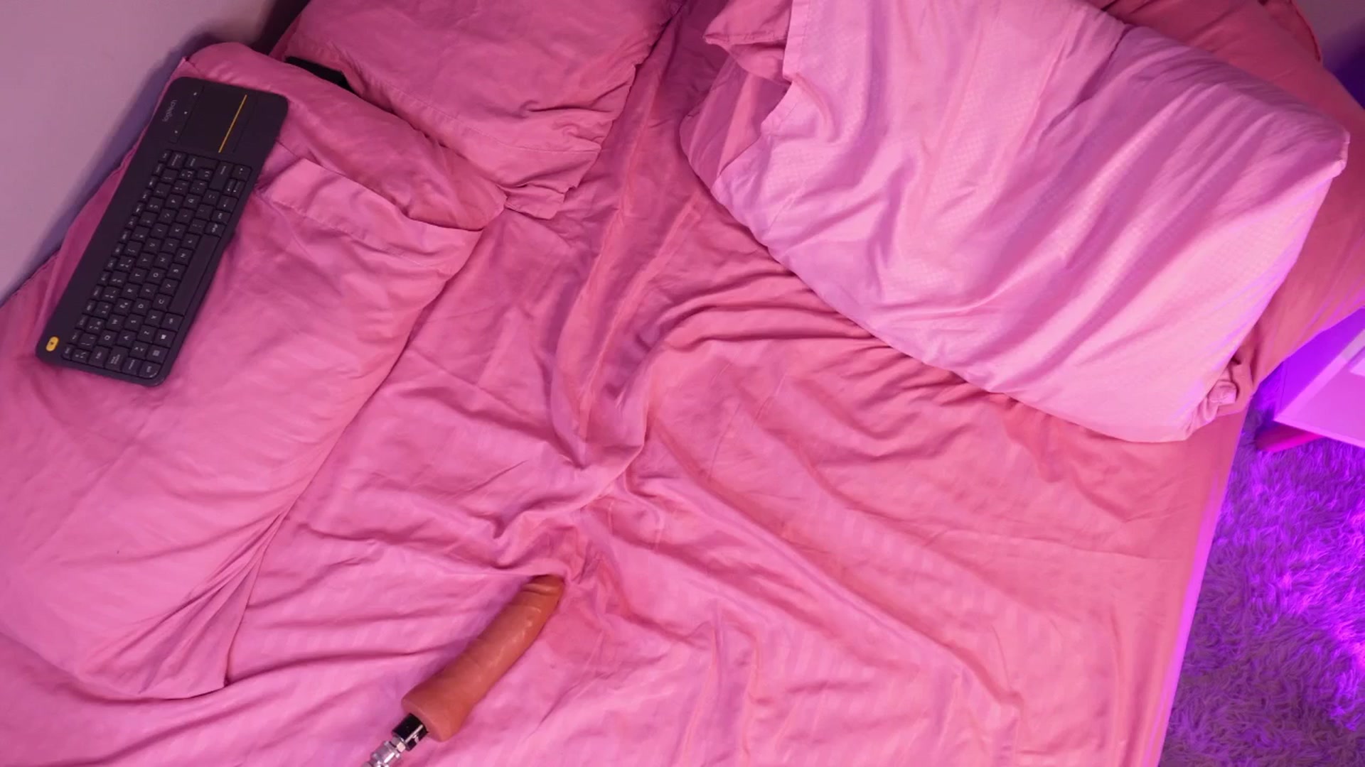 Gallery image thumbnail from emma_colucci's myfreecams stream on, 05/19/2025, 24:44 image 6 of 20