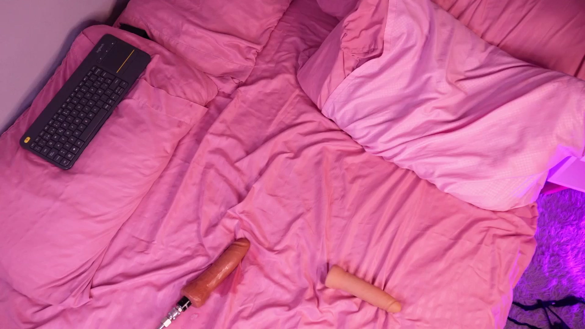 Gallery image thumbnail from emma_colucci's myfreecams stream on, 05/19/2025, 24:44 image 13 of 20