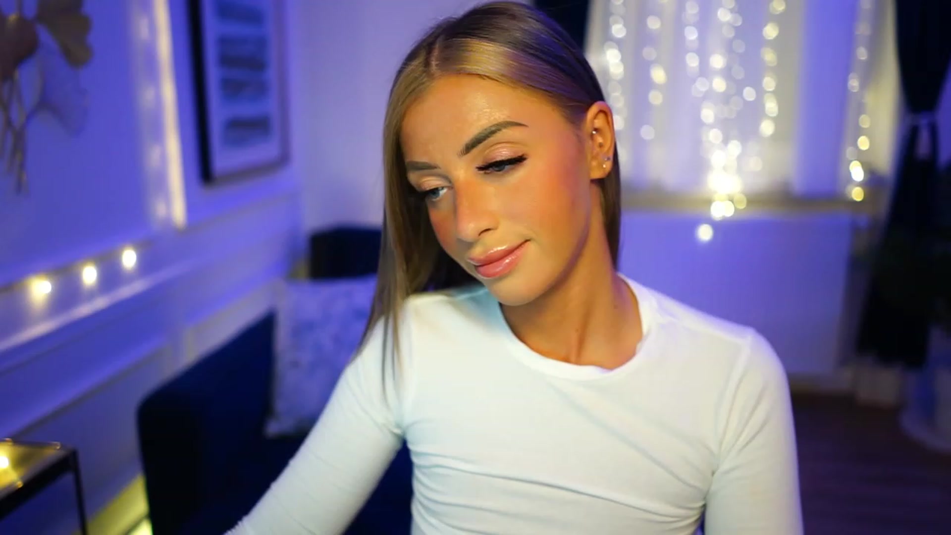 Gallery image thumbnail from emma_ruby's myfreecams stream on, 11/21/2022, 20:22 image 15 of 20
