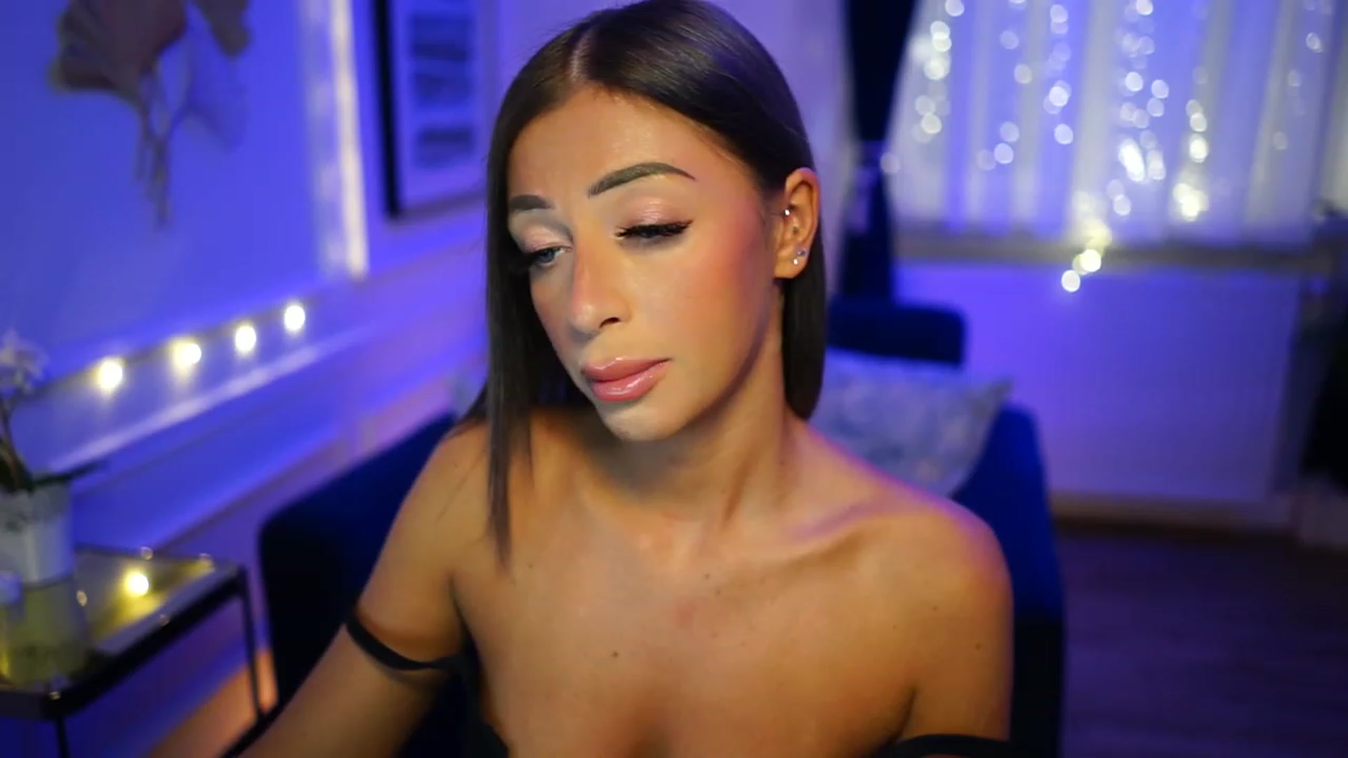 Gallery image thumbnail from emma_ruby's myfreecams stream on, 11/24/2022, 17:53 image 8 of 20