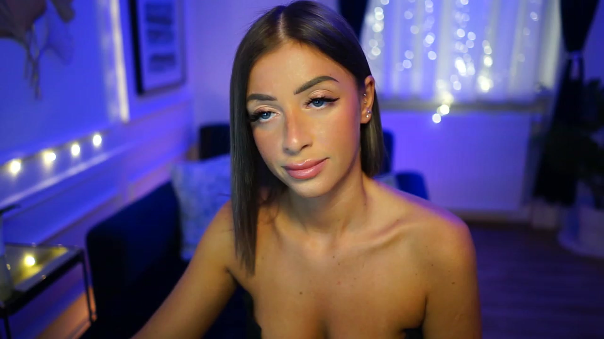 Gallery image thumbnail from emma_ruby's myfreecams stream on, 11/24/2022, 20:52 image 16 of 20