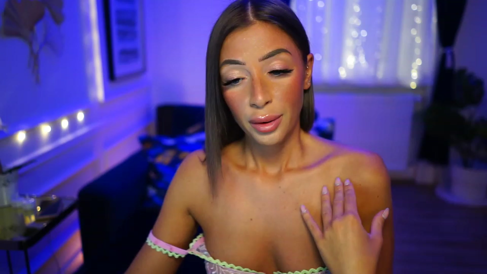 Gallery image thumbnail from emma_ruby's myfreecams stream on, 11/25/2022, 15:35 image 13 of 20