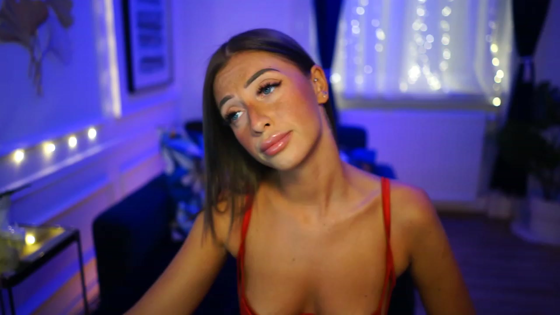 Gallery image thumbnail from emma_ruby's myfreecams stream on, 11/26/2022, 14:00 image 2 of 20
